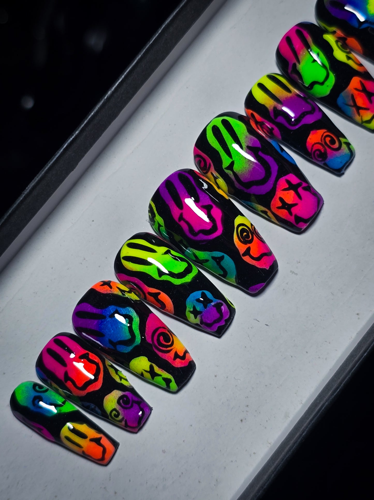 Neon Grin Press on Nail Set