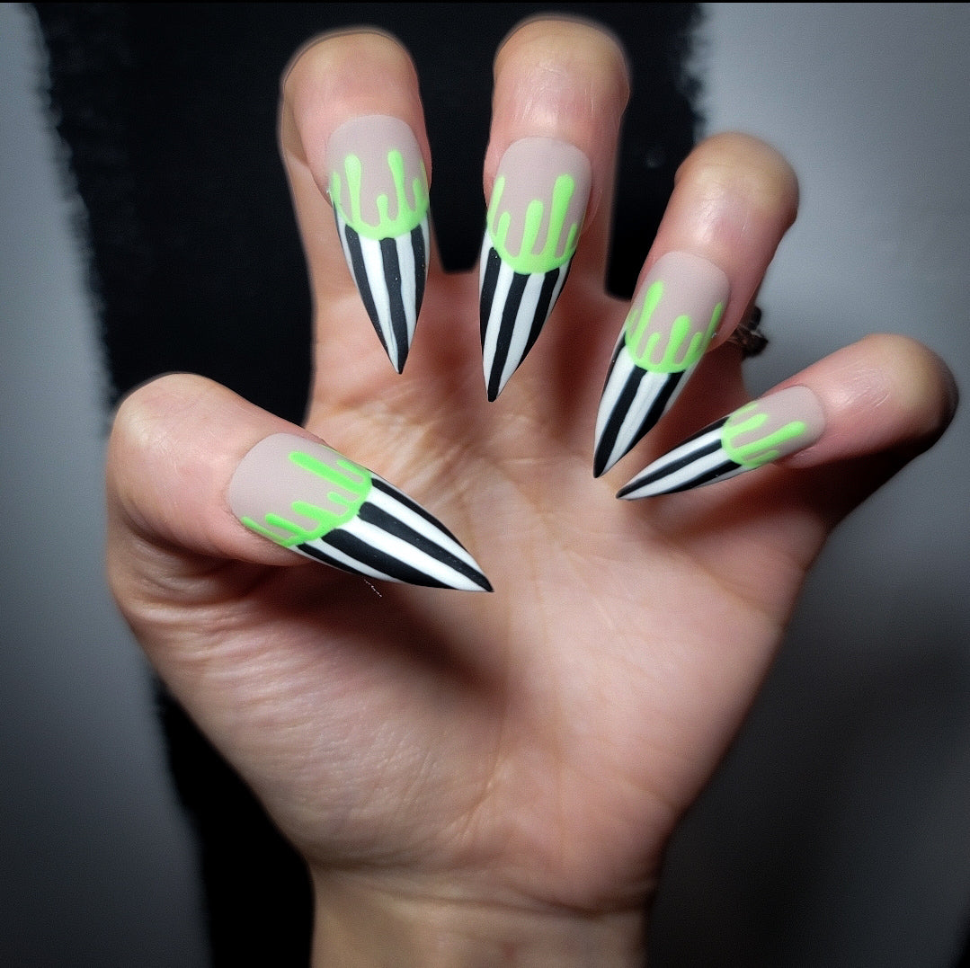 Ghoul (Glow in the Dark) Press on Nail Set