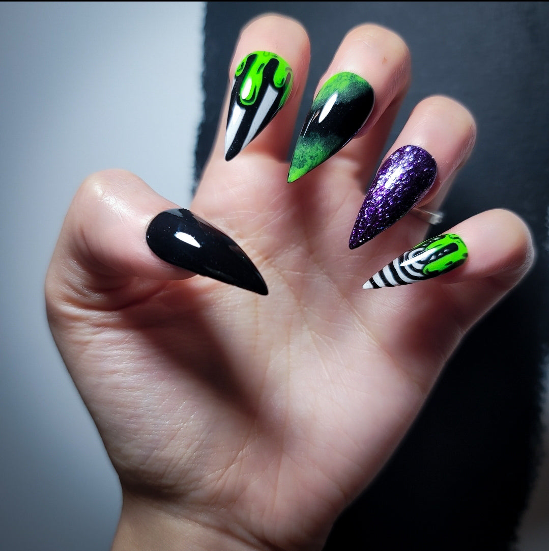 Never trust the Living (Glow in the Dark)