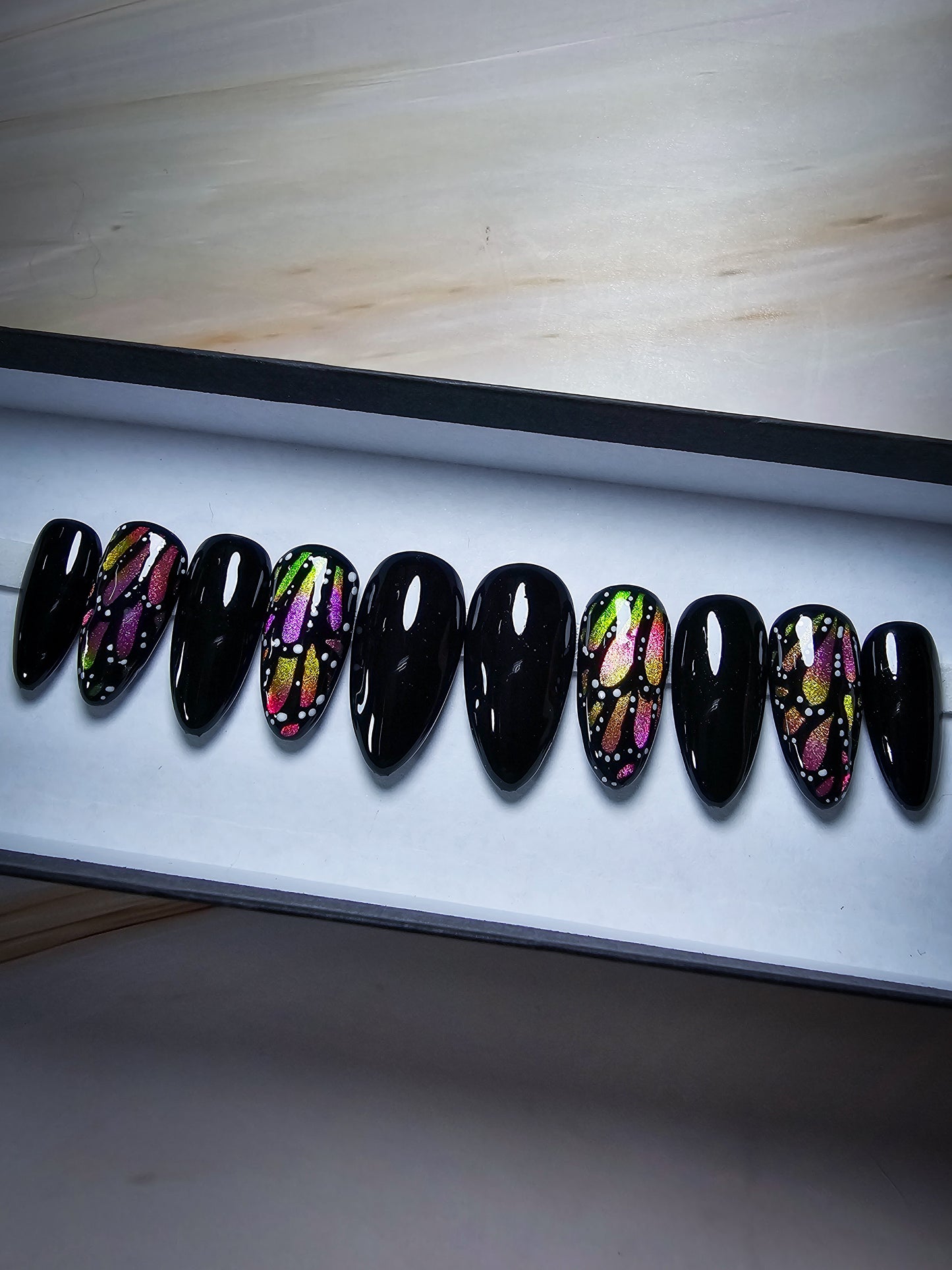 Mariposa Press on Nail Set