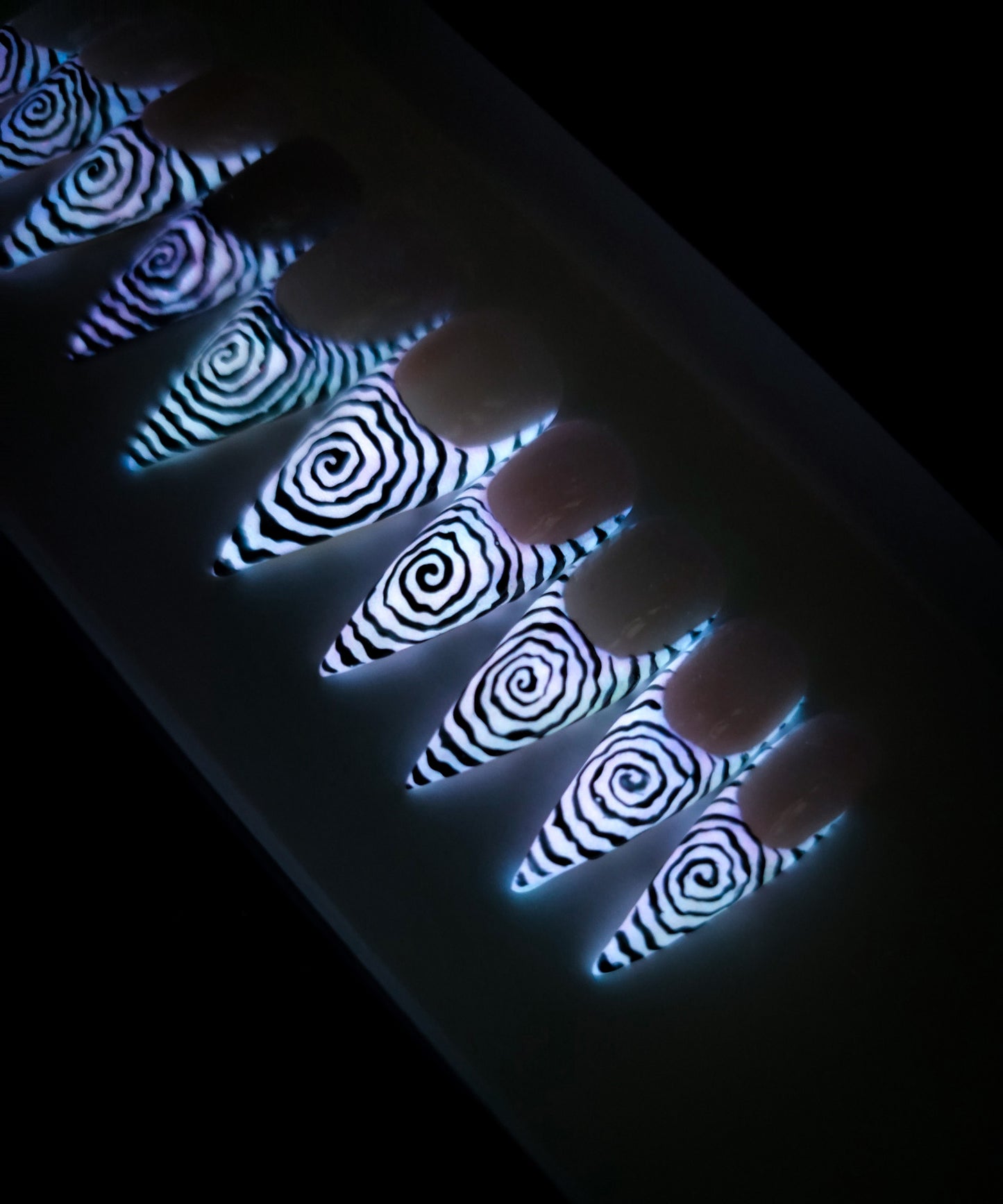 Twisted (Glow in The Dark) Press on Nail Set