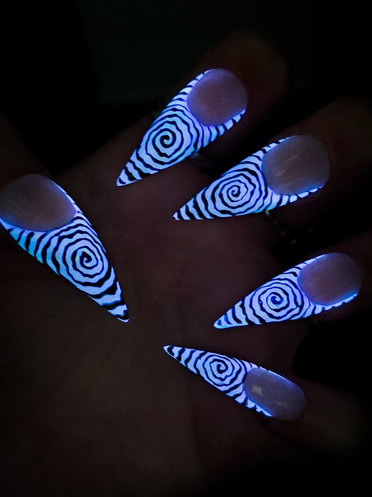 Twisted (Glow in The Dark) Press on Nail Set