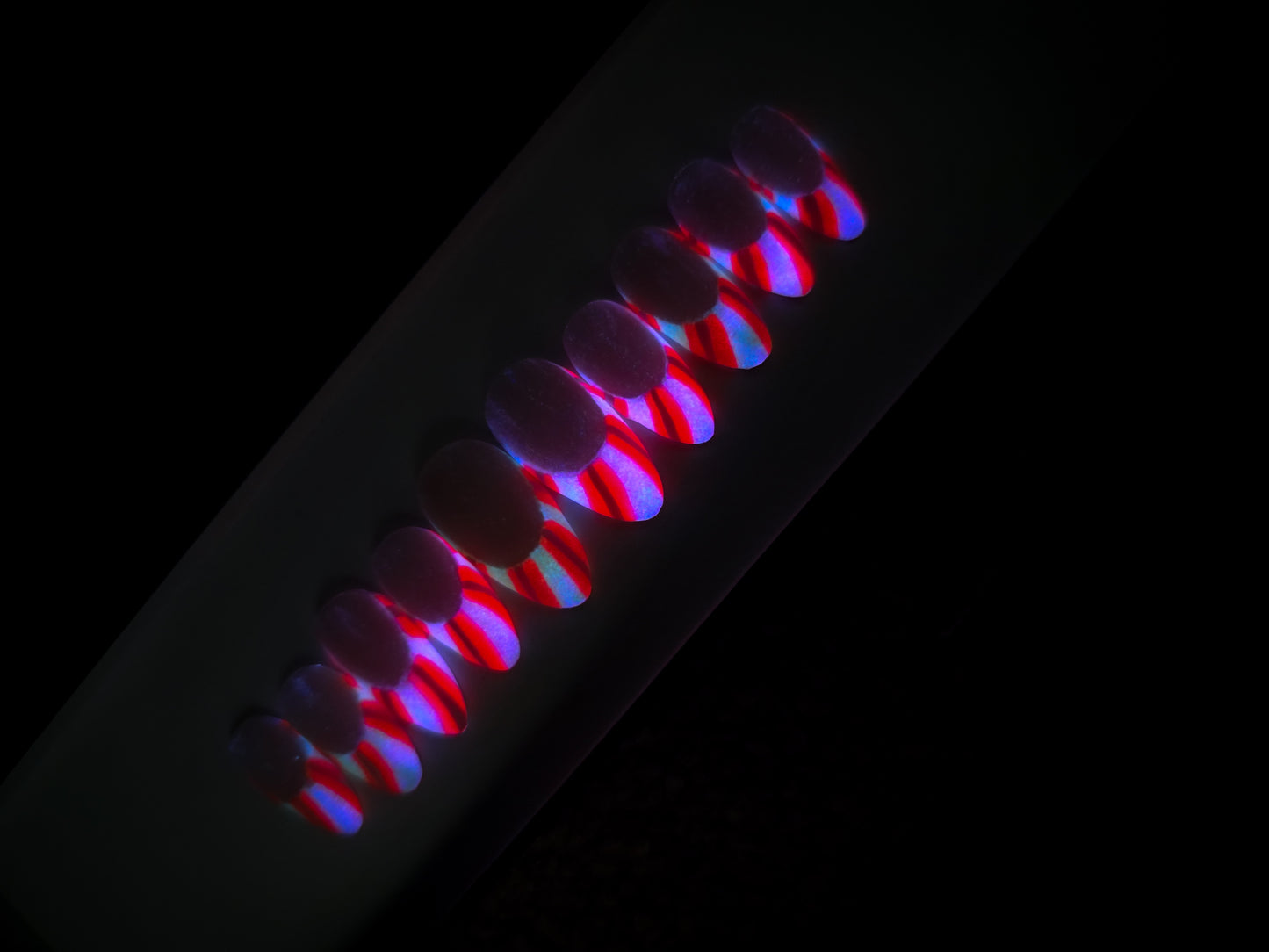 Peppermint Glow Press on Nails (glow in the dark)