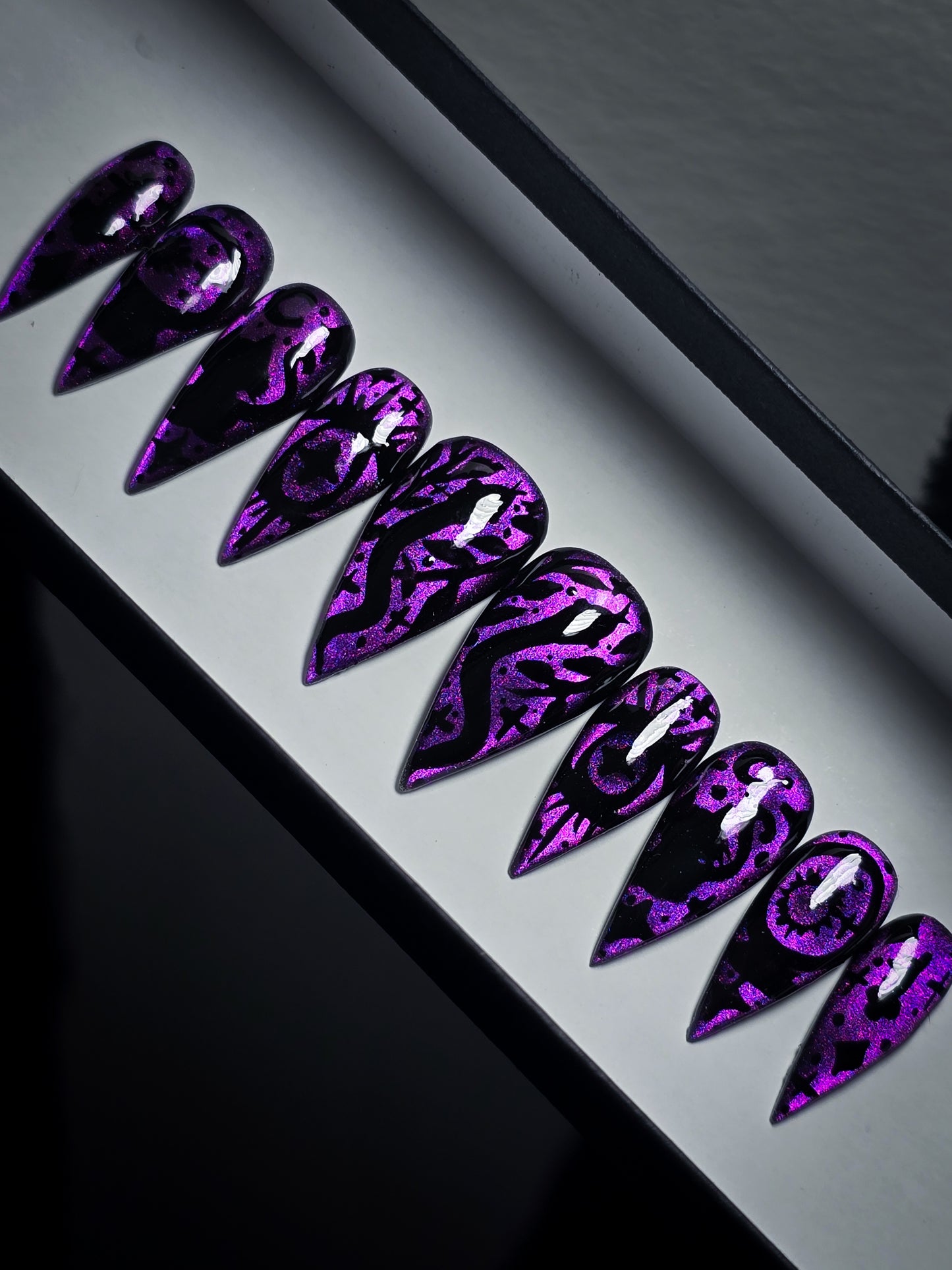 Coven Press on Nail Set