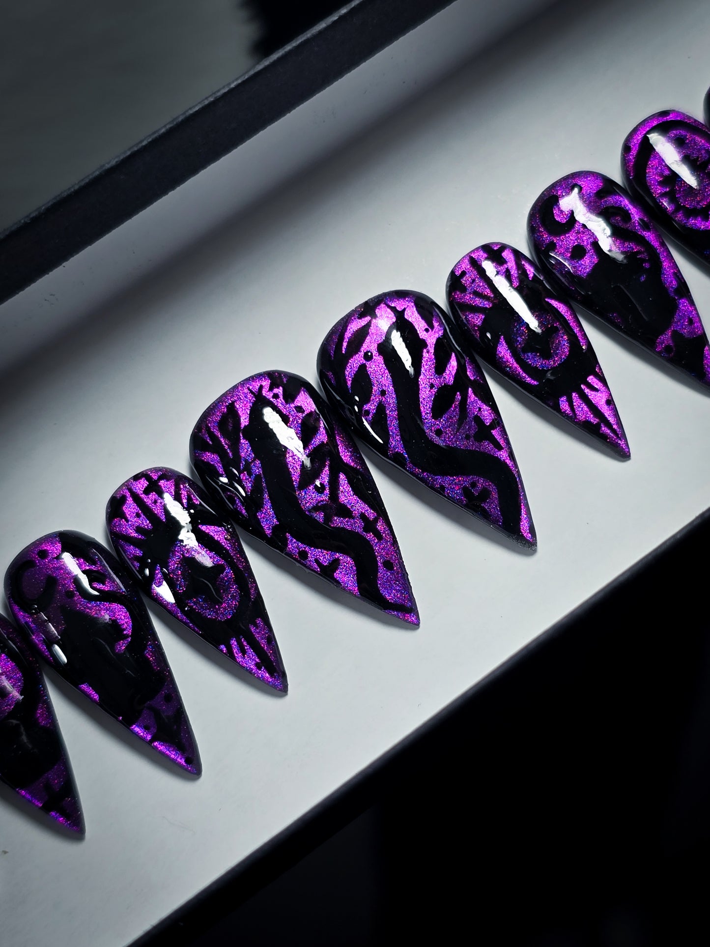 Coven Press on Nail Set