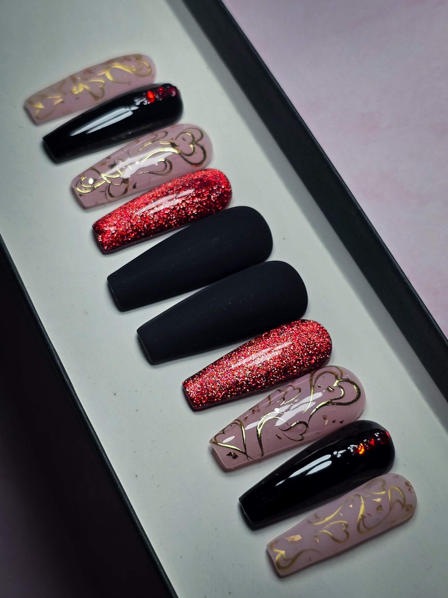Smooches Press on Nail Set