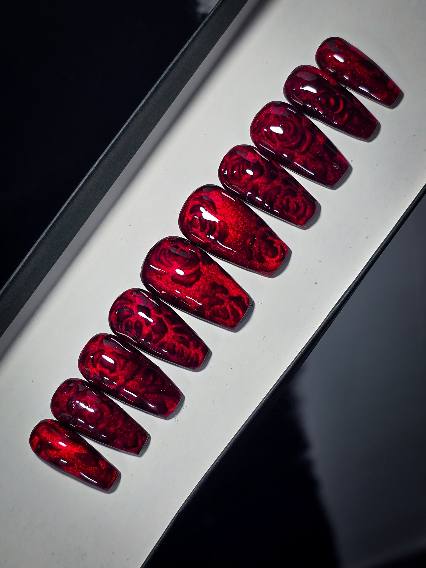 Hidden Rose Press on Nail Set