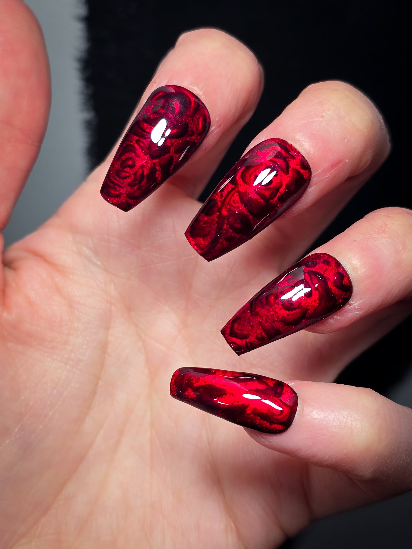 Hidden Rose Press on Nail Set