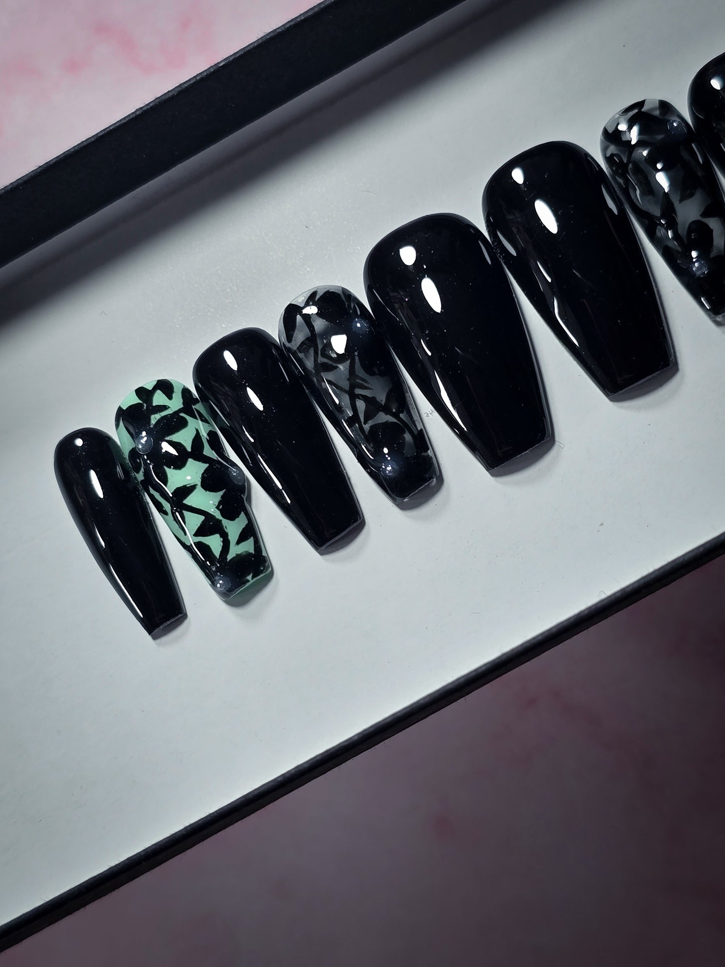 The First Blooms Press on Nail Set