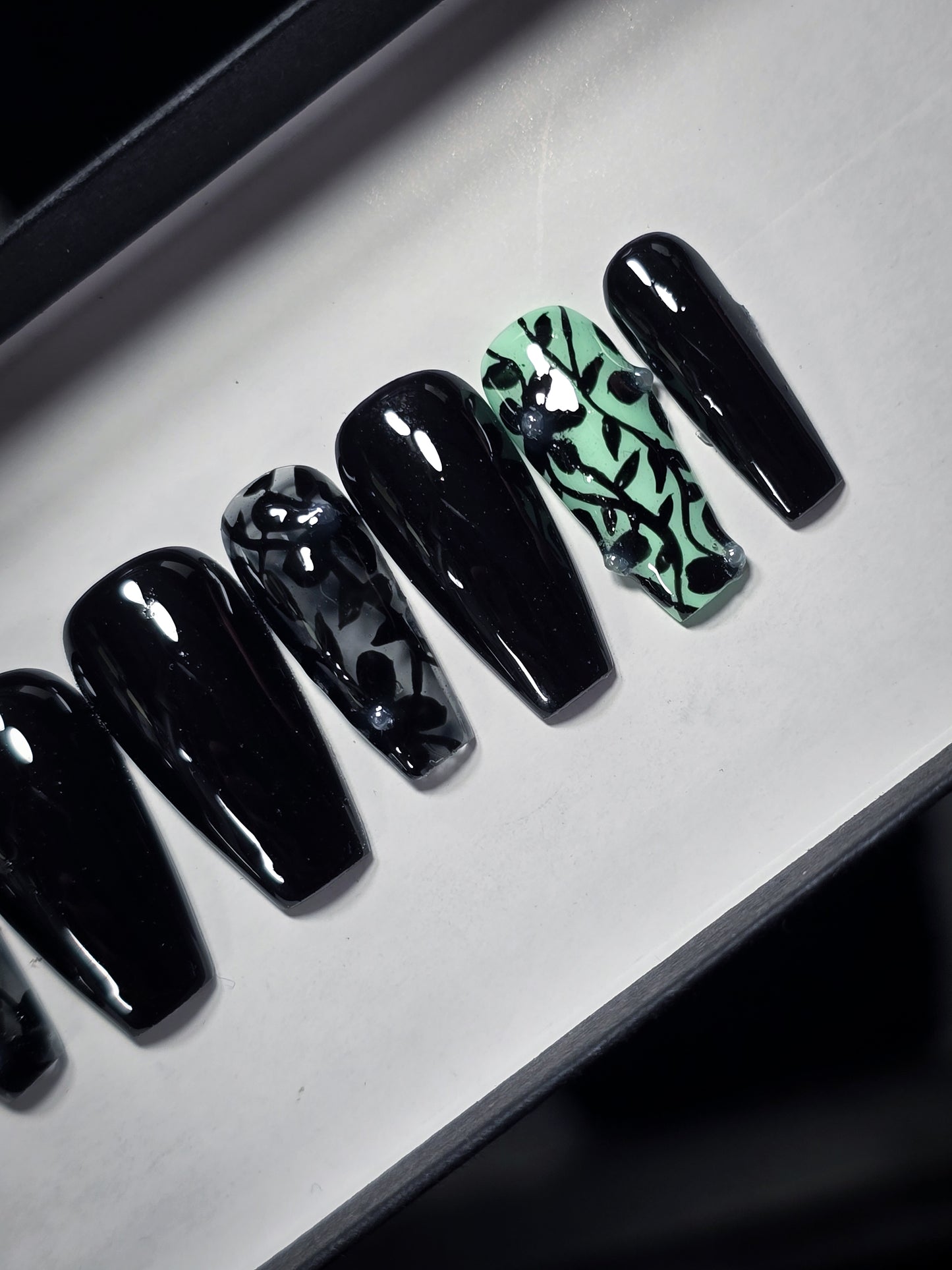 The First Blooms Press on Nail Set