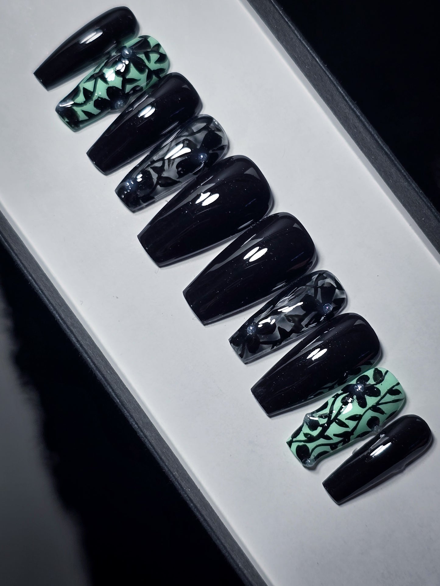 The First Blooms Press on Nail Set