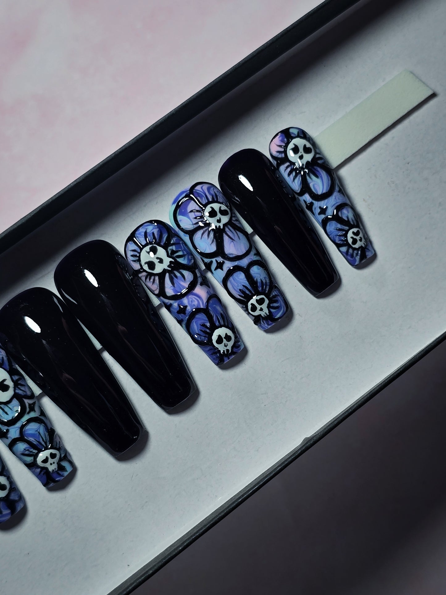 Gloom Petal (thermal) Press on Nail Set