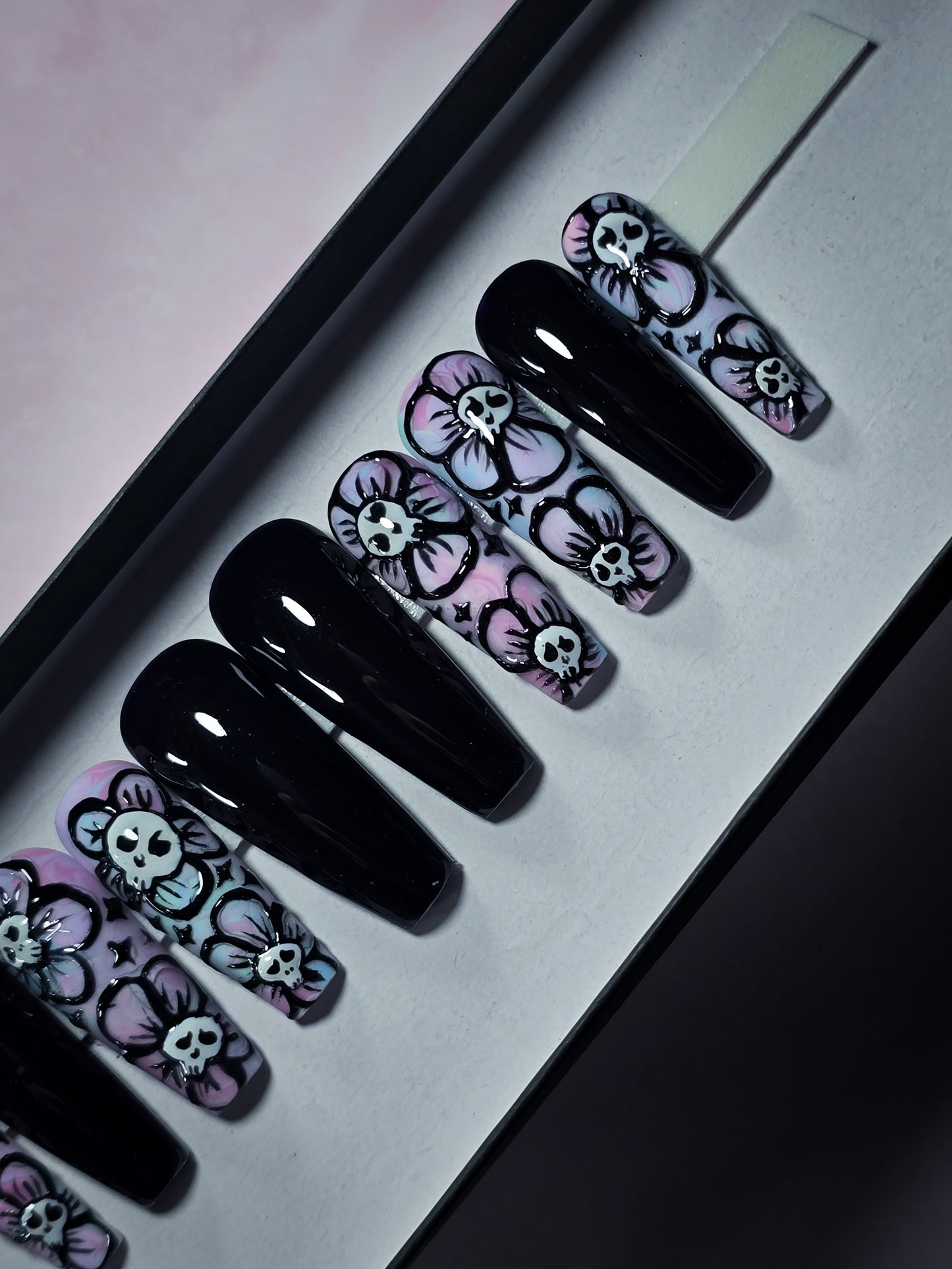 Gloom Petal (thermal) Press on Nail Set