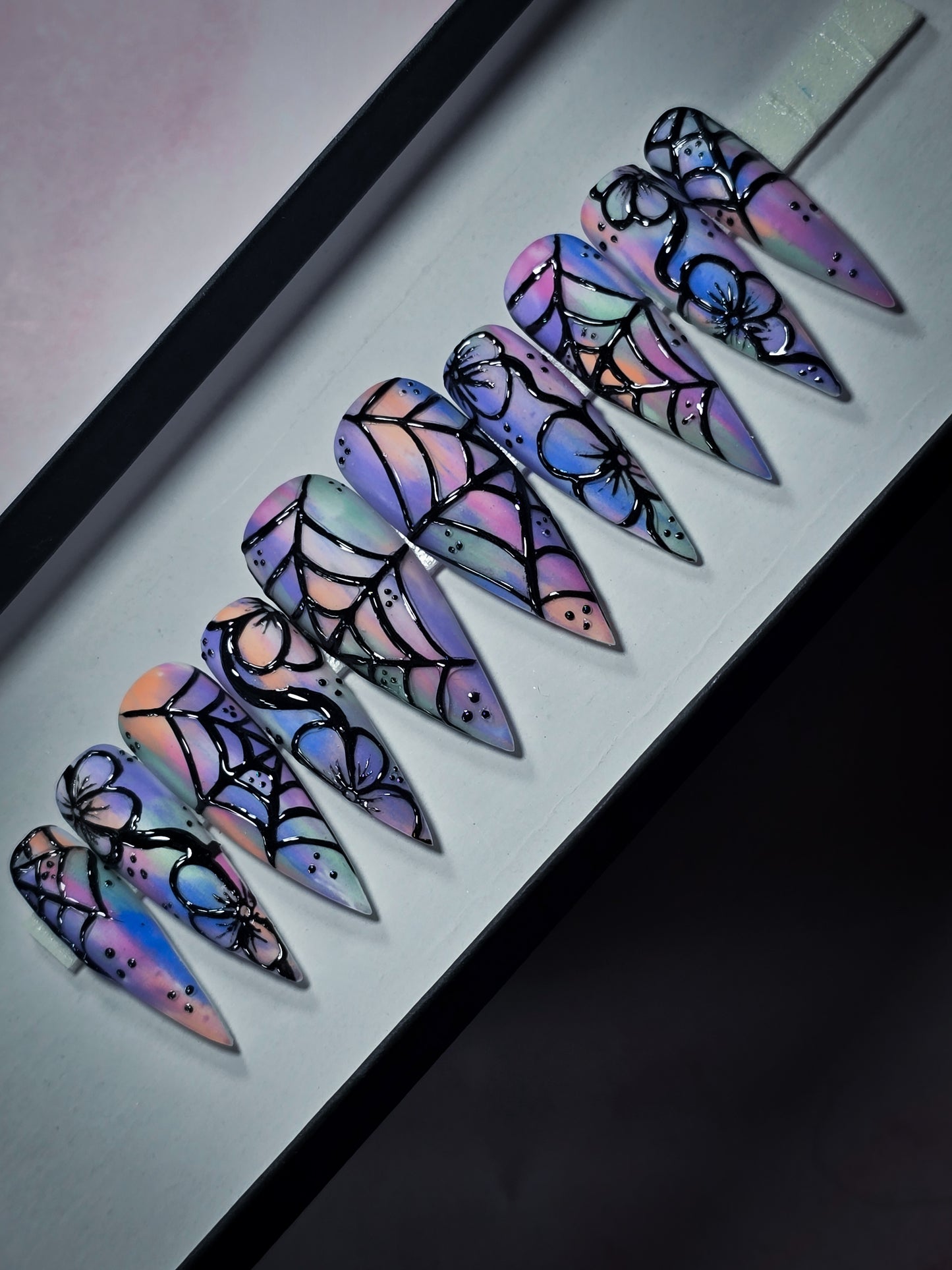 Shadow Kissed (Thermal) Press on Nail Set