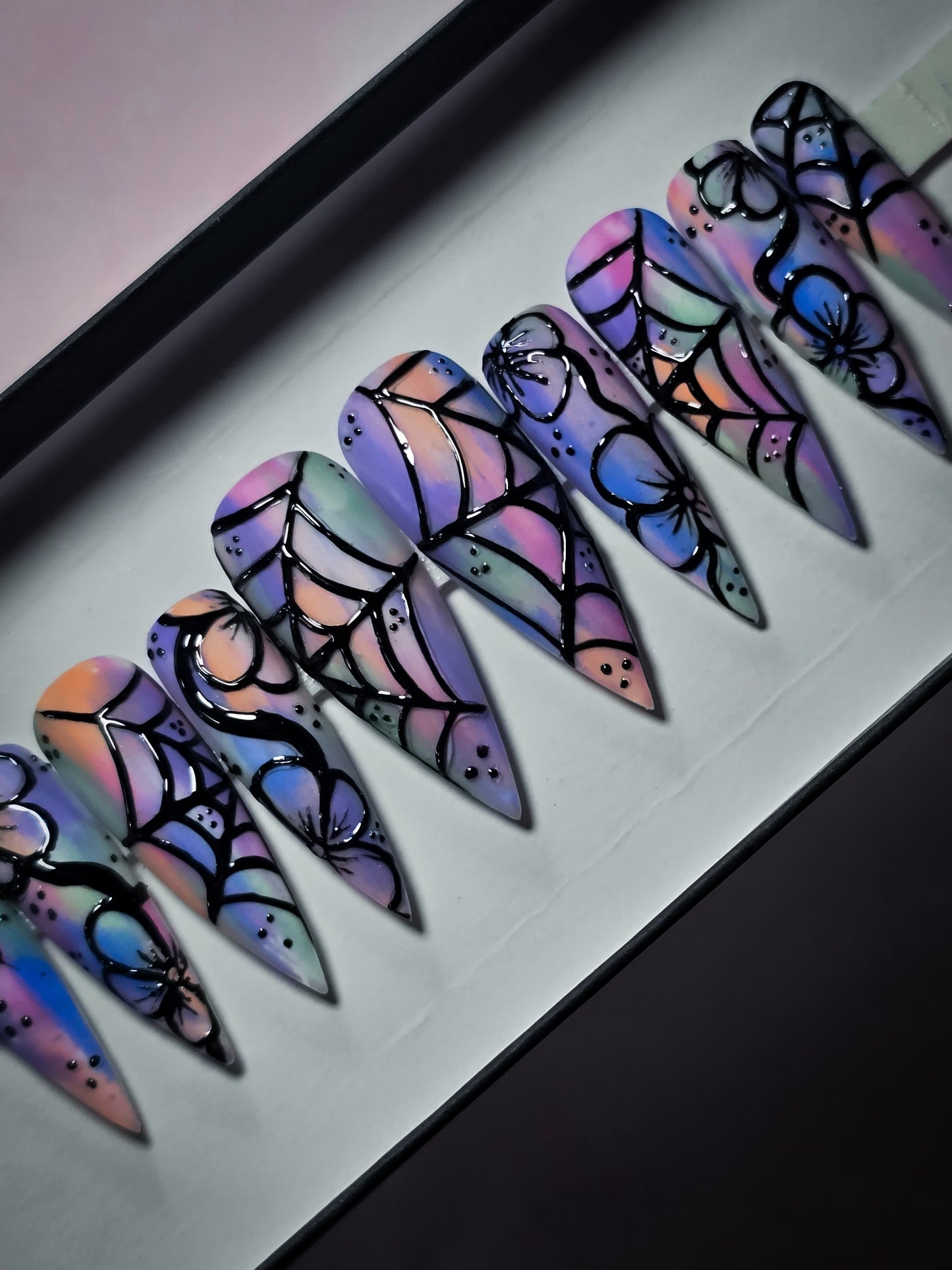 Shadow Kissed (Thermal) Press on Nail Set