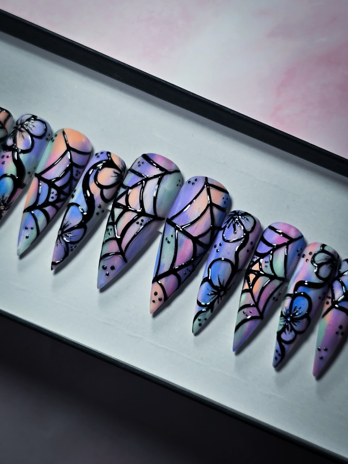 Shadow Kissed (Thermal) Press on Nail Set