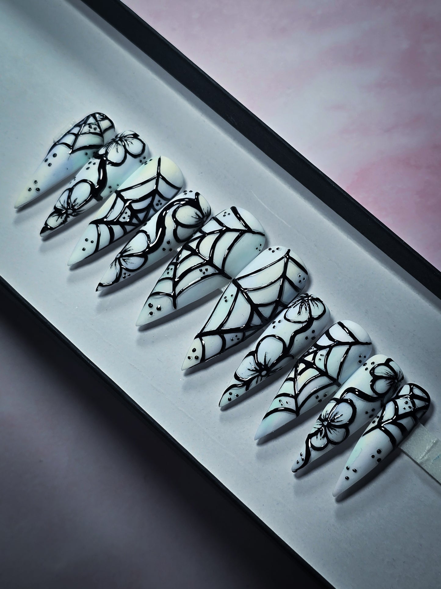 Shadow Kissed (Thermal) Press on Nail Set