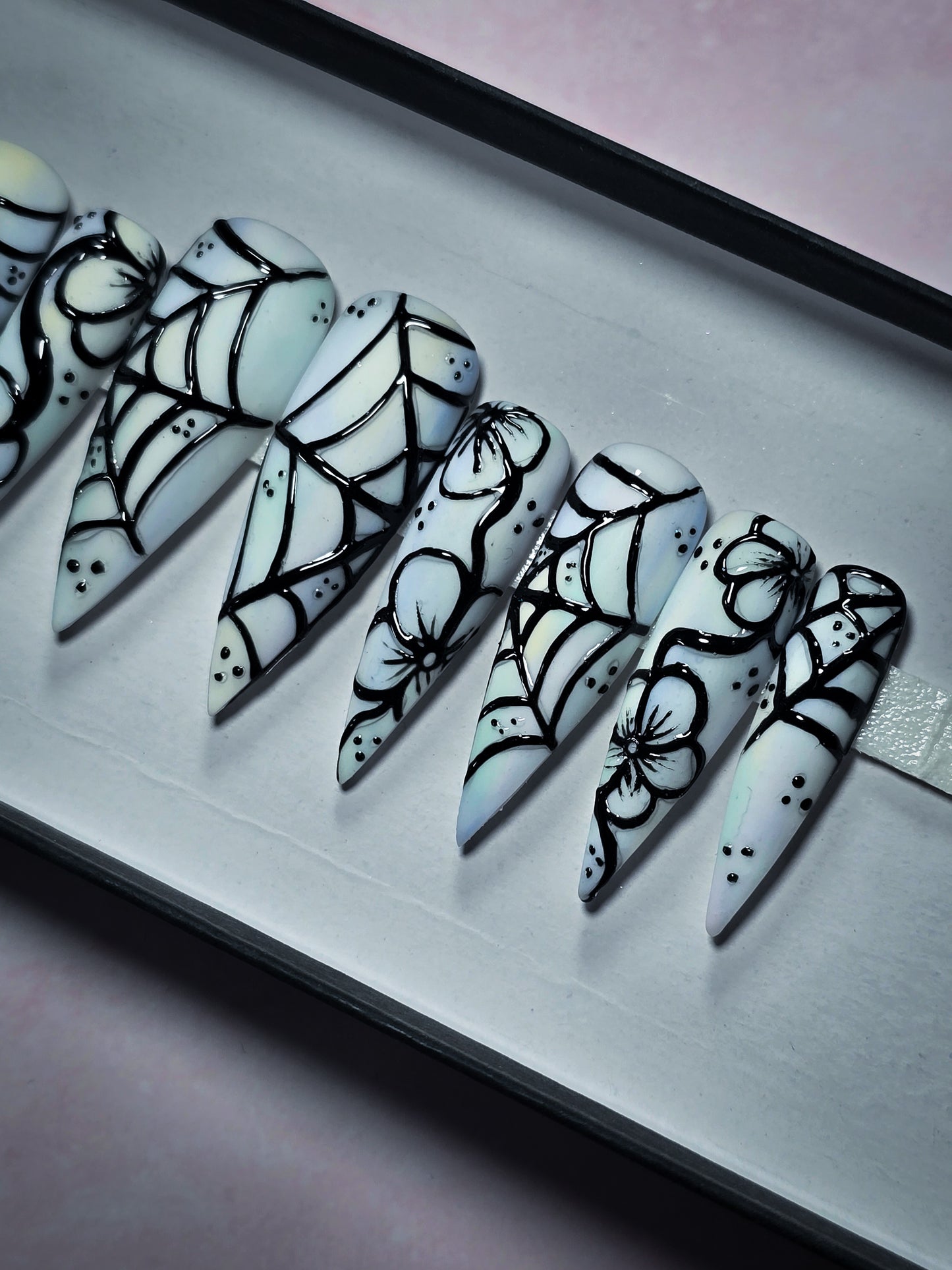 Shadow Kissed (Thermal) Press on Nail Set