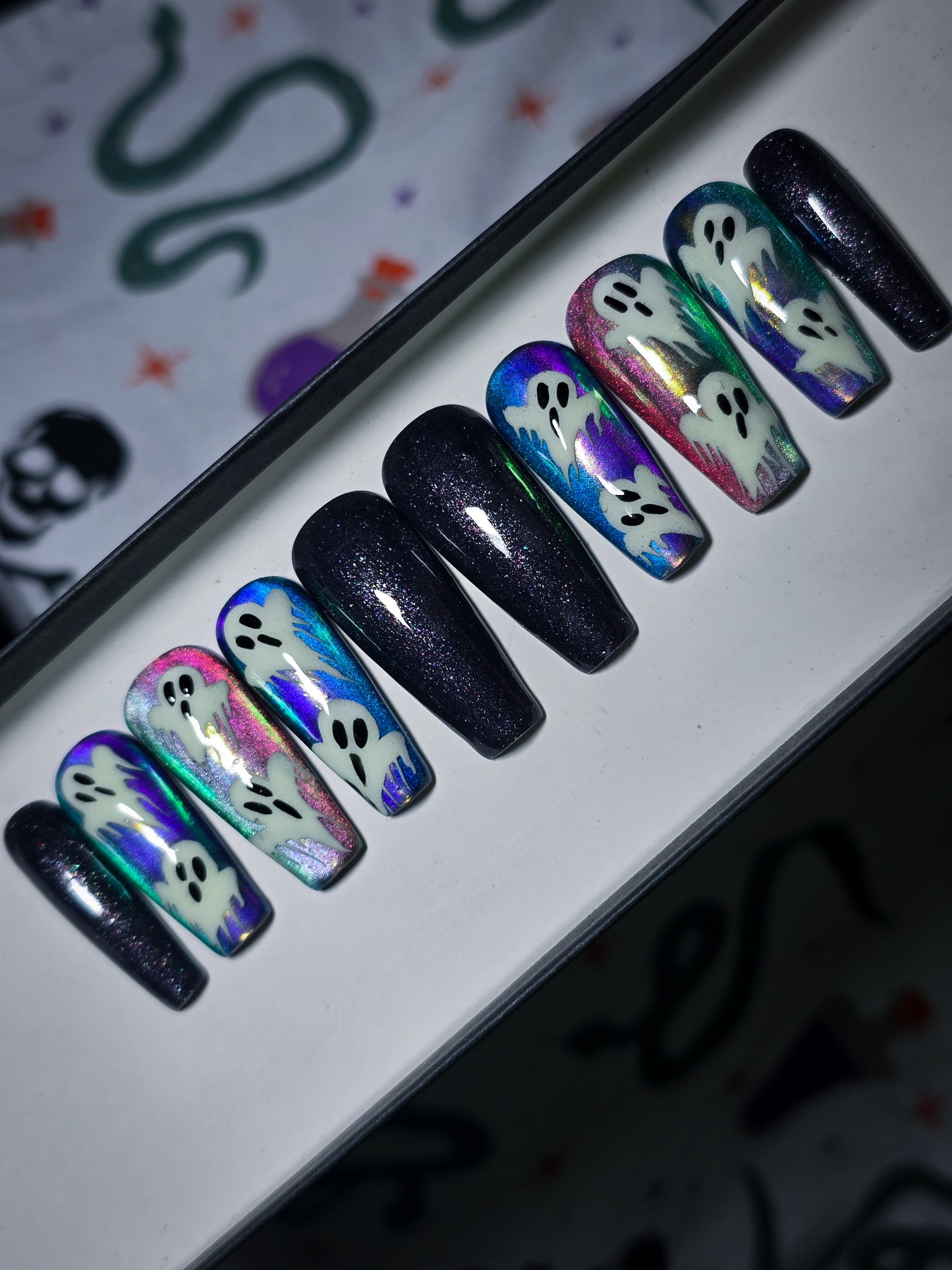 Phantom Shift Press on Nail Set (Glow in the Dark)