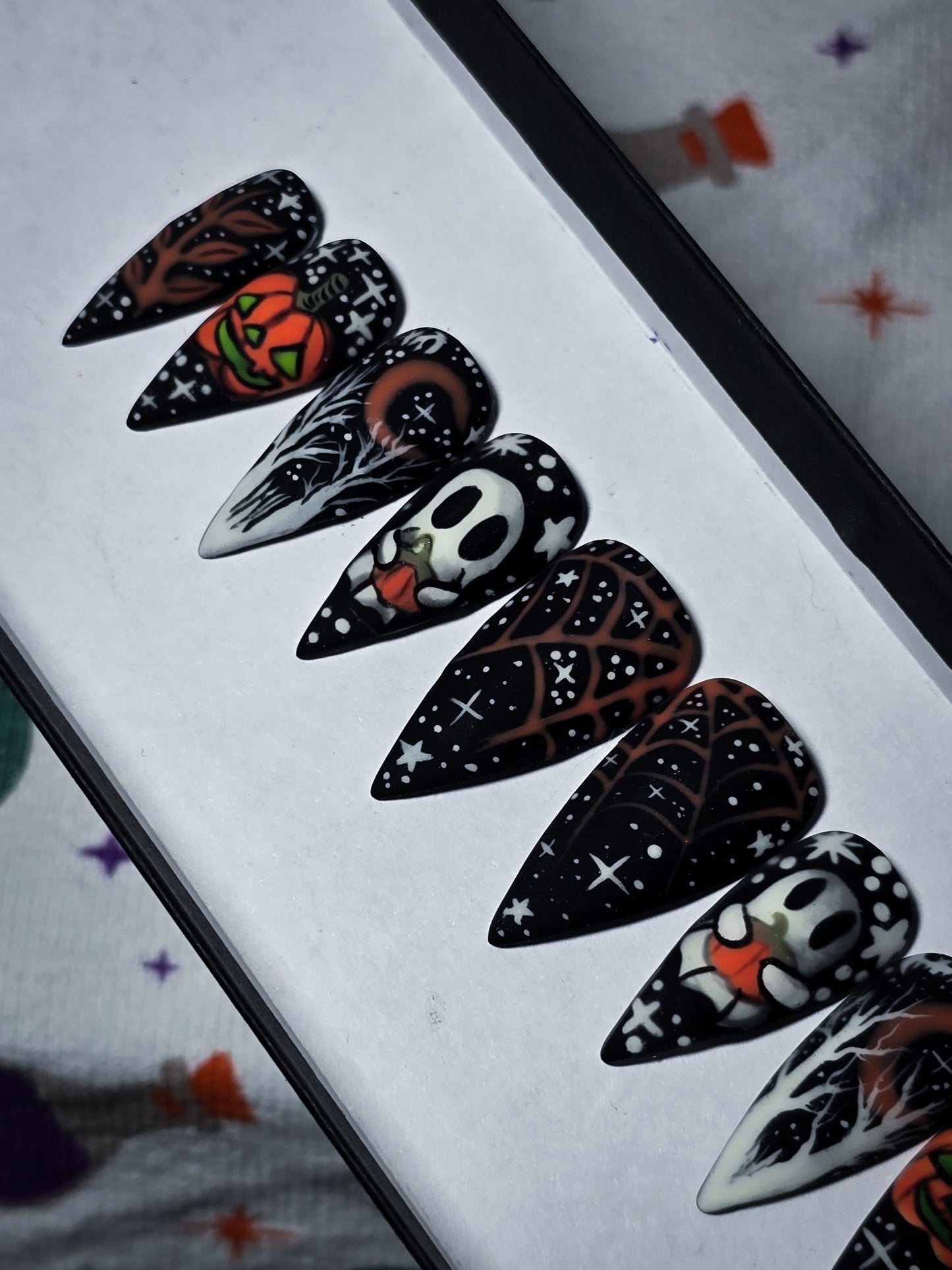 Dark Delites Press on Nail Set (Glow in the Dark)