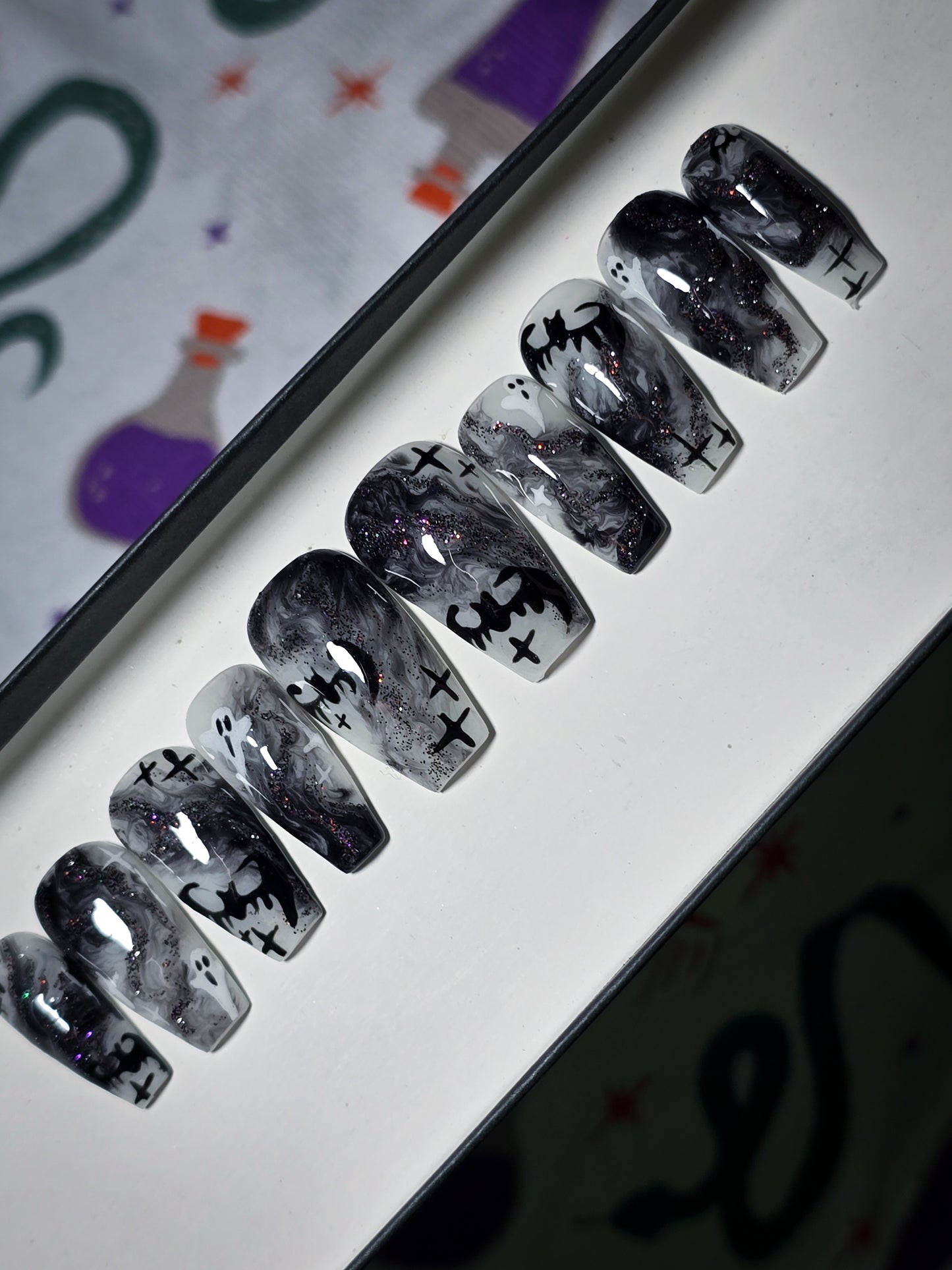 Graveyard Smoke Press on Nail Set