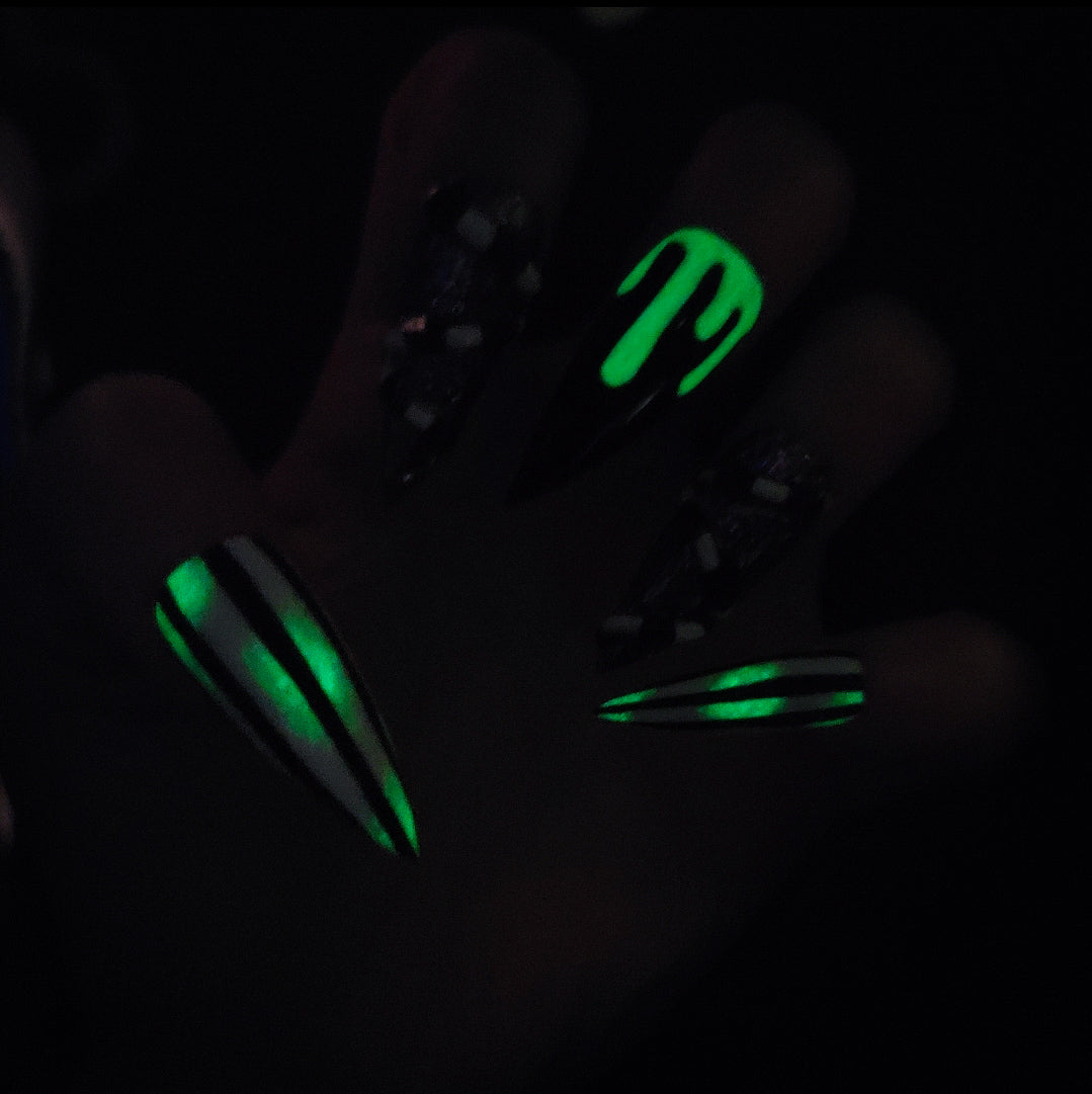 Ghoulish (Glow in the Dark) Press on Nail Set