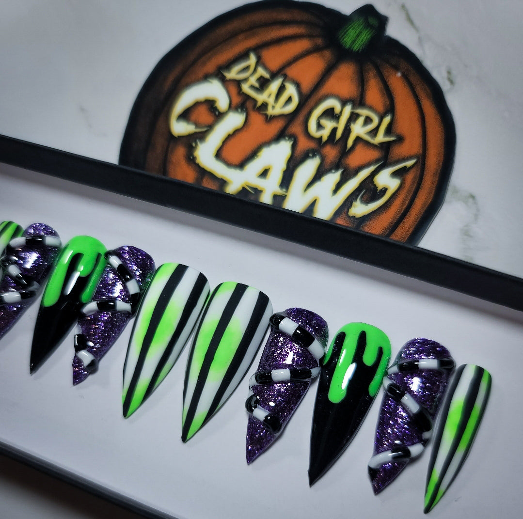 Ghoulish (Glow in the Dark) Press on Nail Set