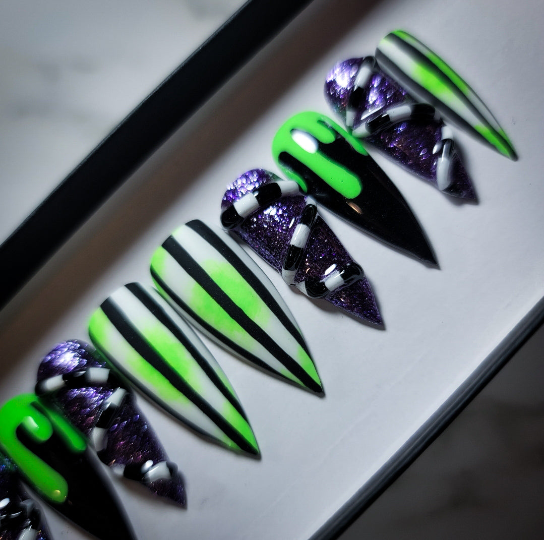 Ghoulish (Glow in the Dark) Press on Nail Set