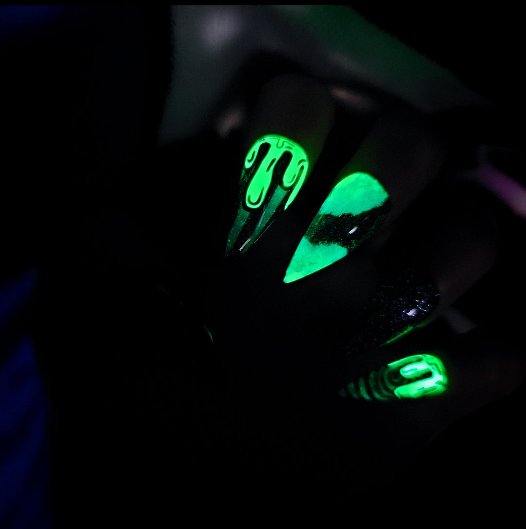 Never trust the Living (Glow in the Dark)