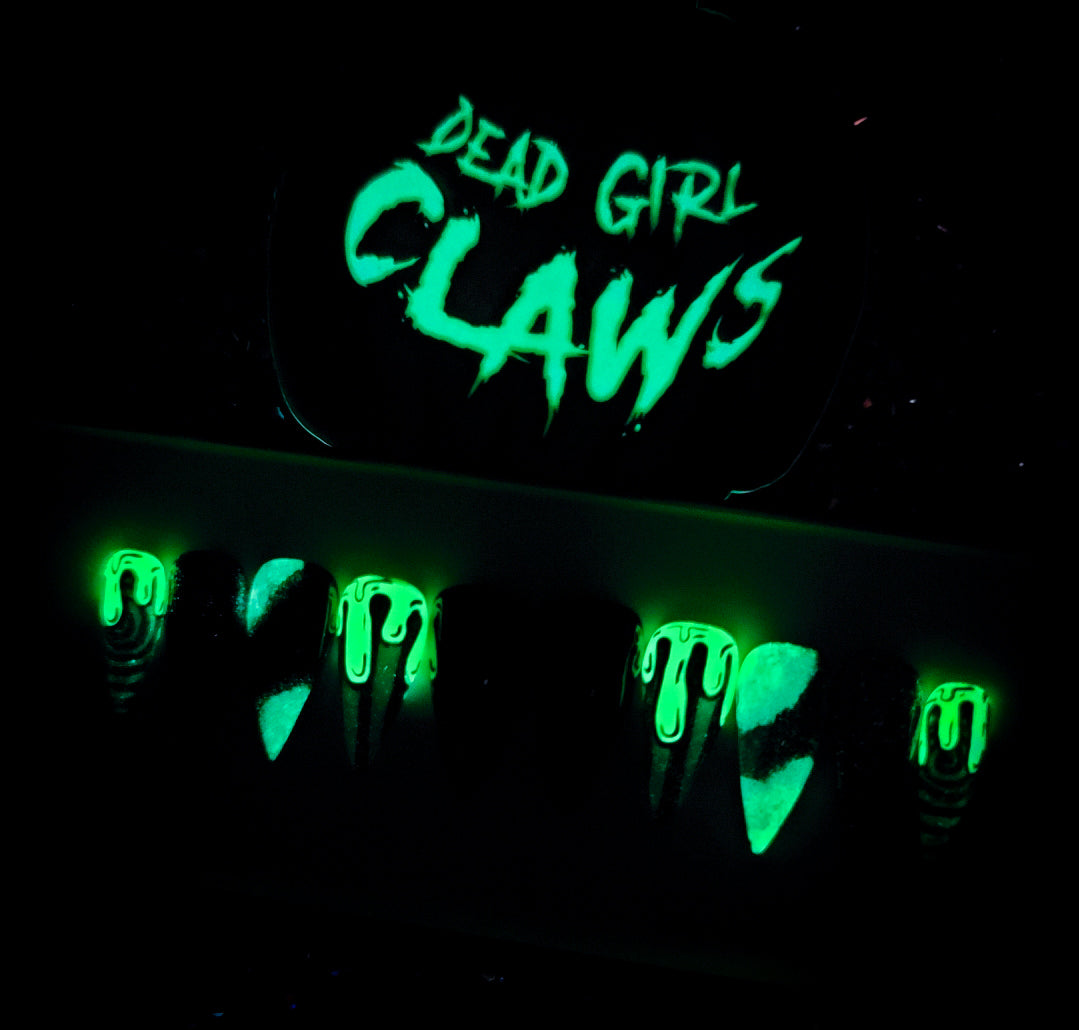 Never trust the Living (Glow in the Dark)