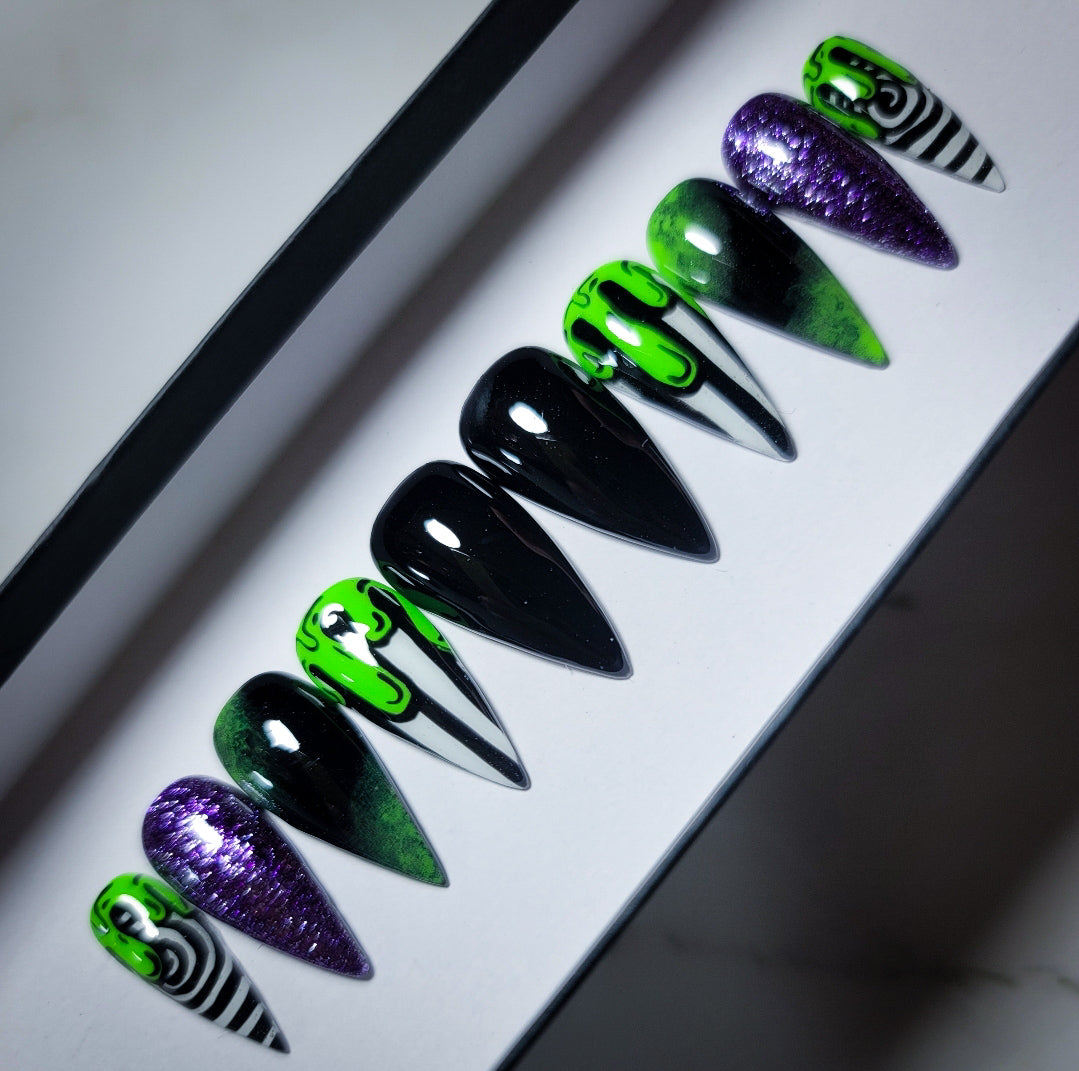 Never trust the Living (Glow in the Dark)