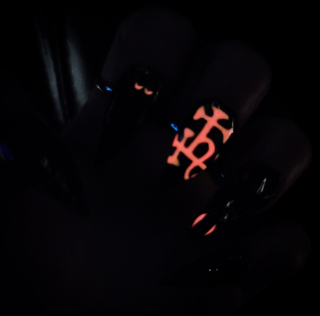 Lilith (Glow in the Dark) Press on Nail Set