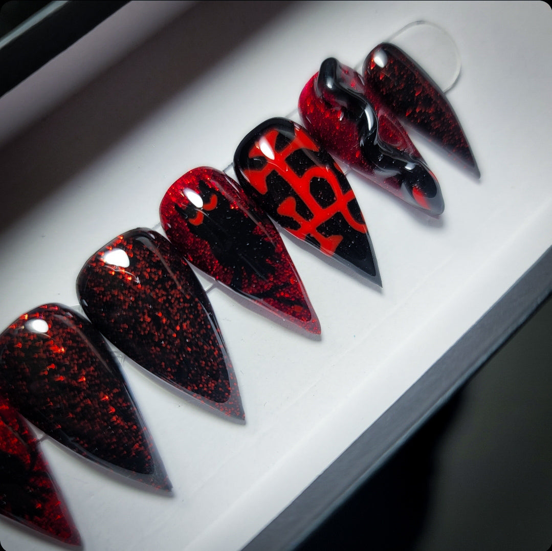 Lilith (Glow in the Dark) Press on Nail Set