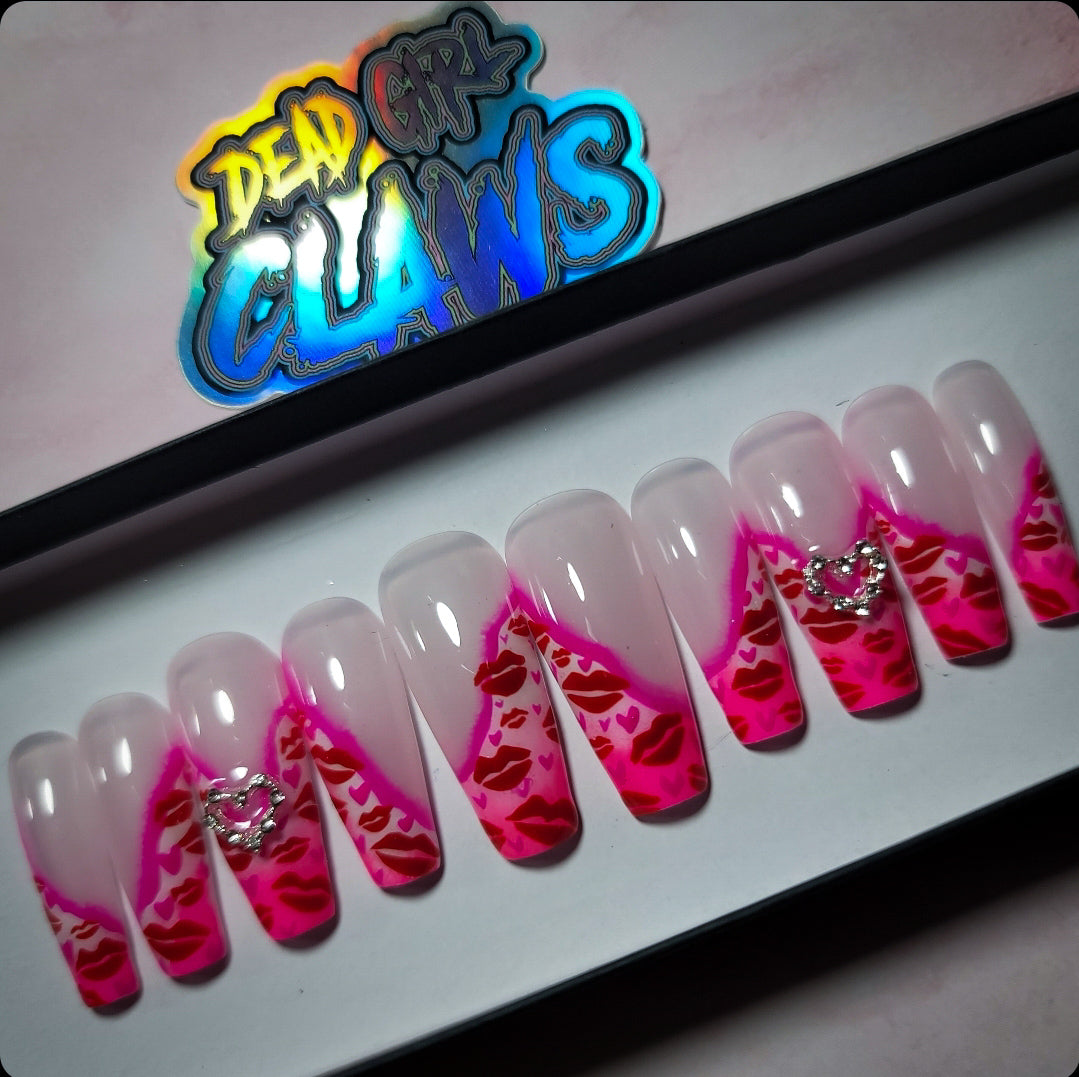 Kiss Me Press on Nail Set