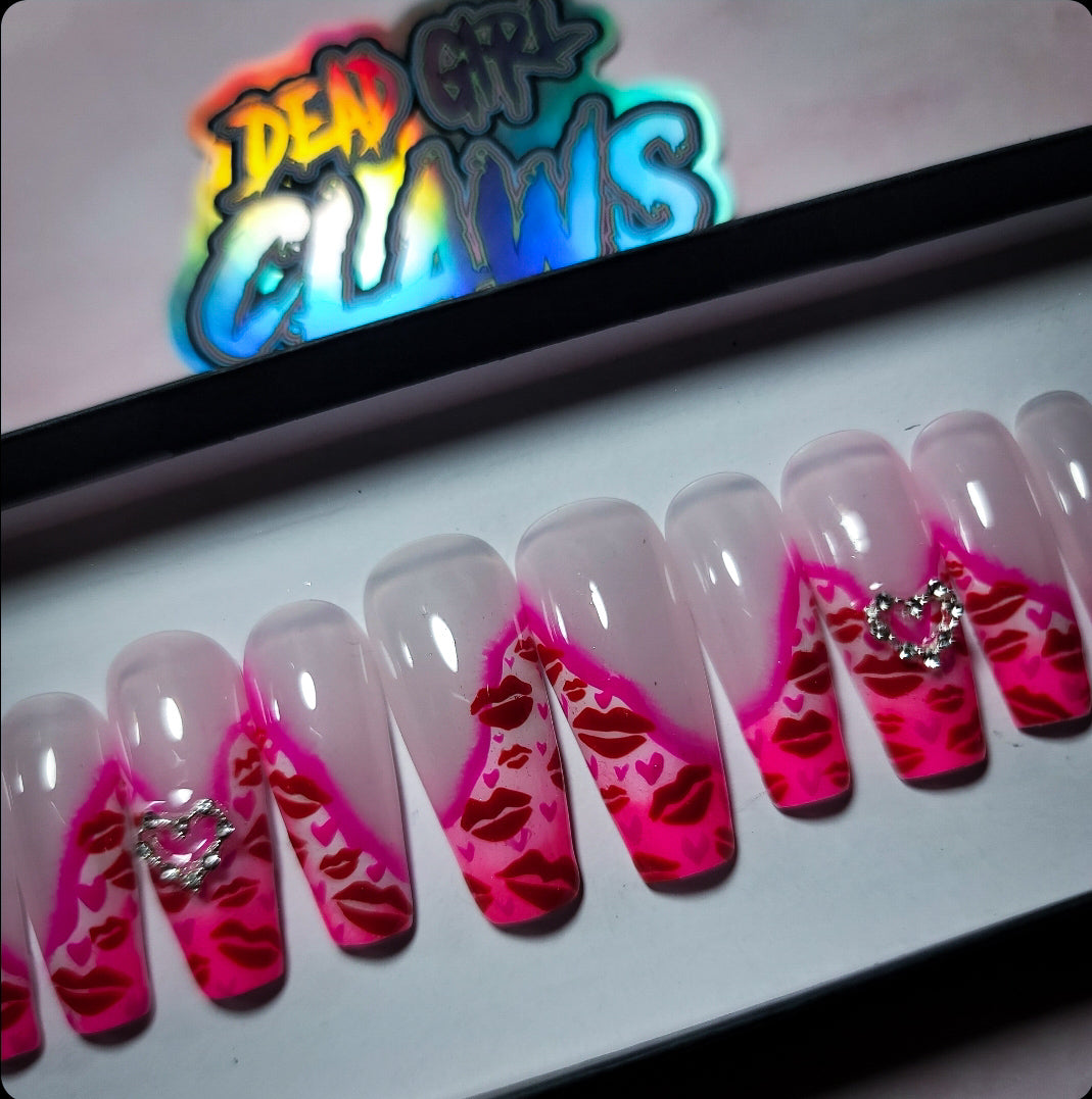 Kiss Me Press on Nail Set