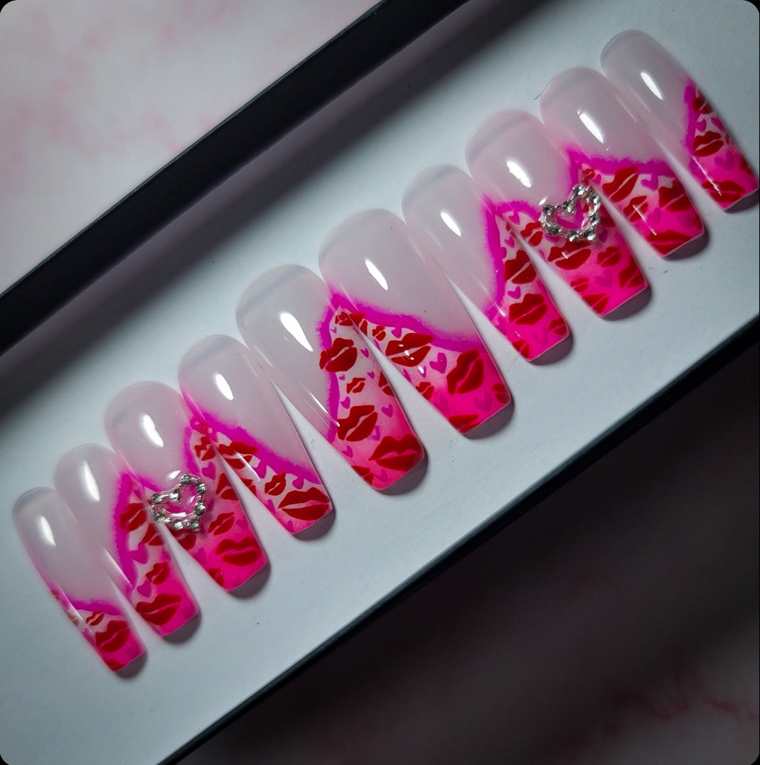 Kiss Me Press on Nail Set