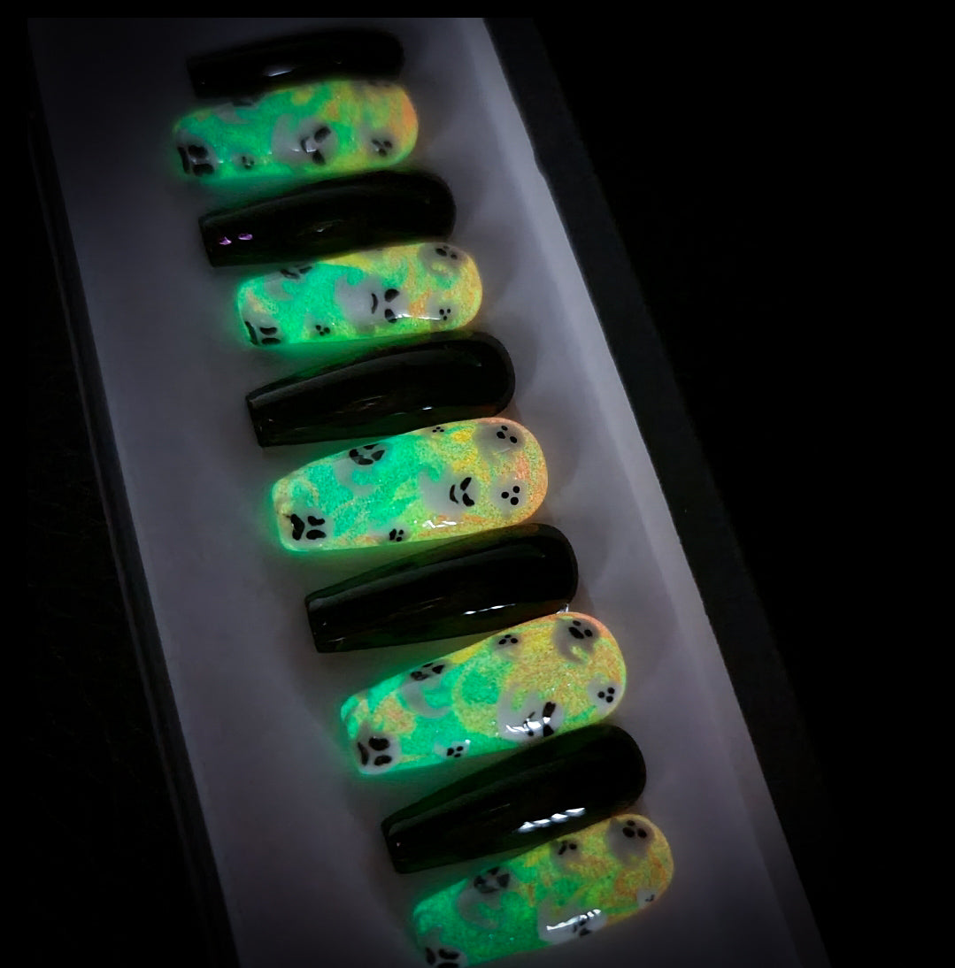Spooky Souls Press on Nails (Glow In The Dark)