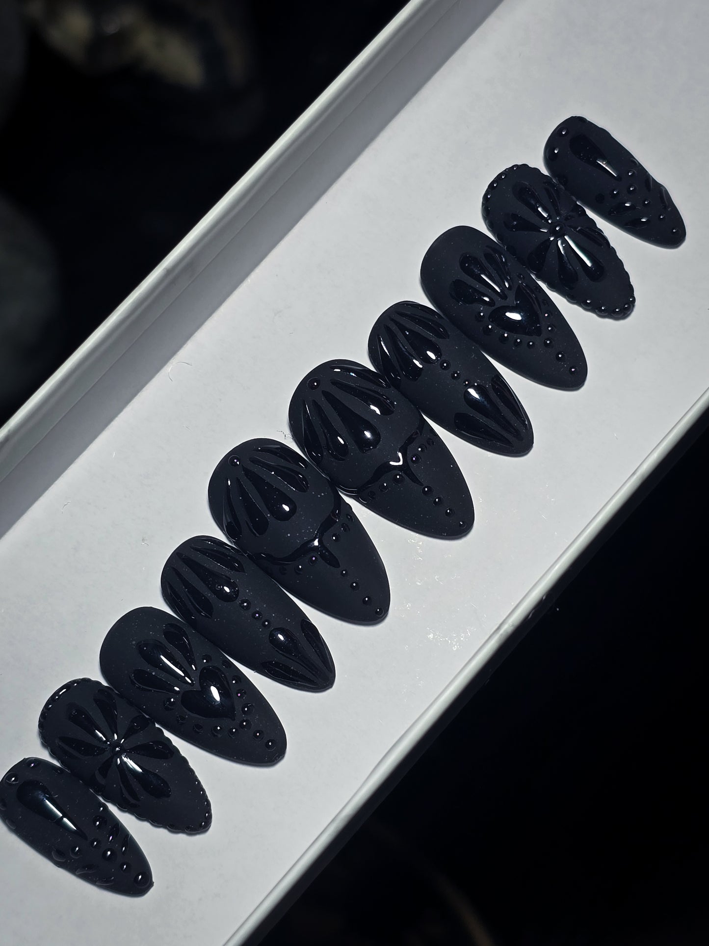 Shadow Bloom Press on Nail Set