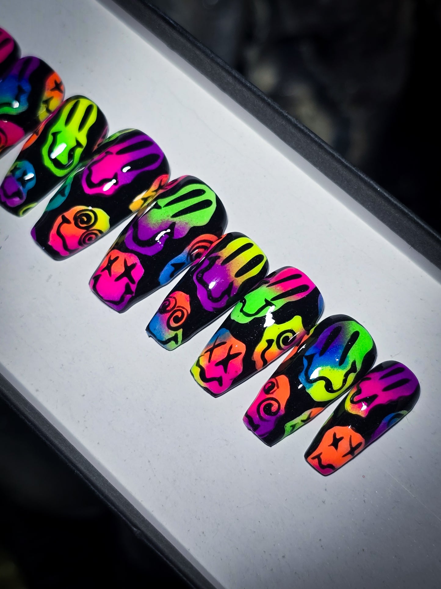 Neon Grin Press on Nail Set