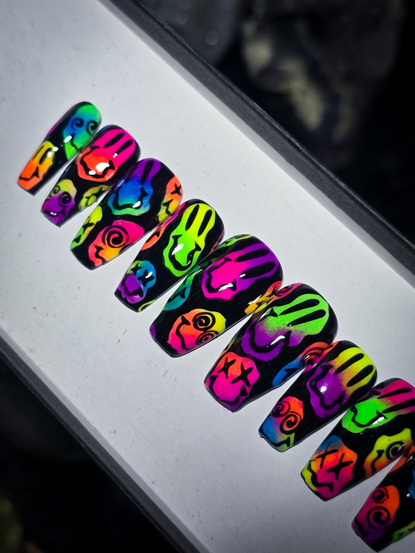 Neon Grin Press on Nail Set