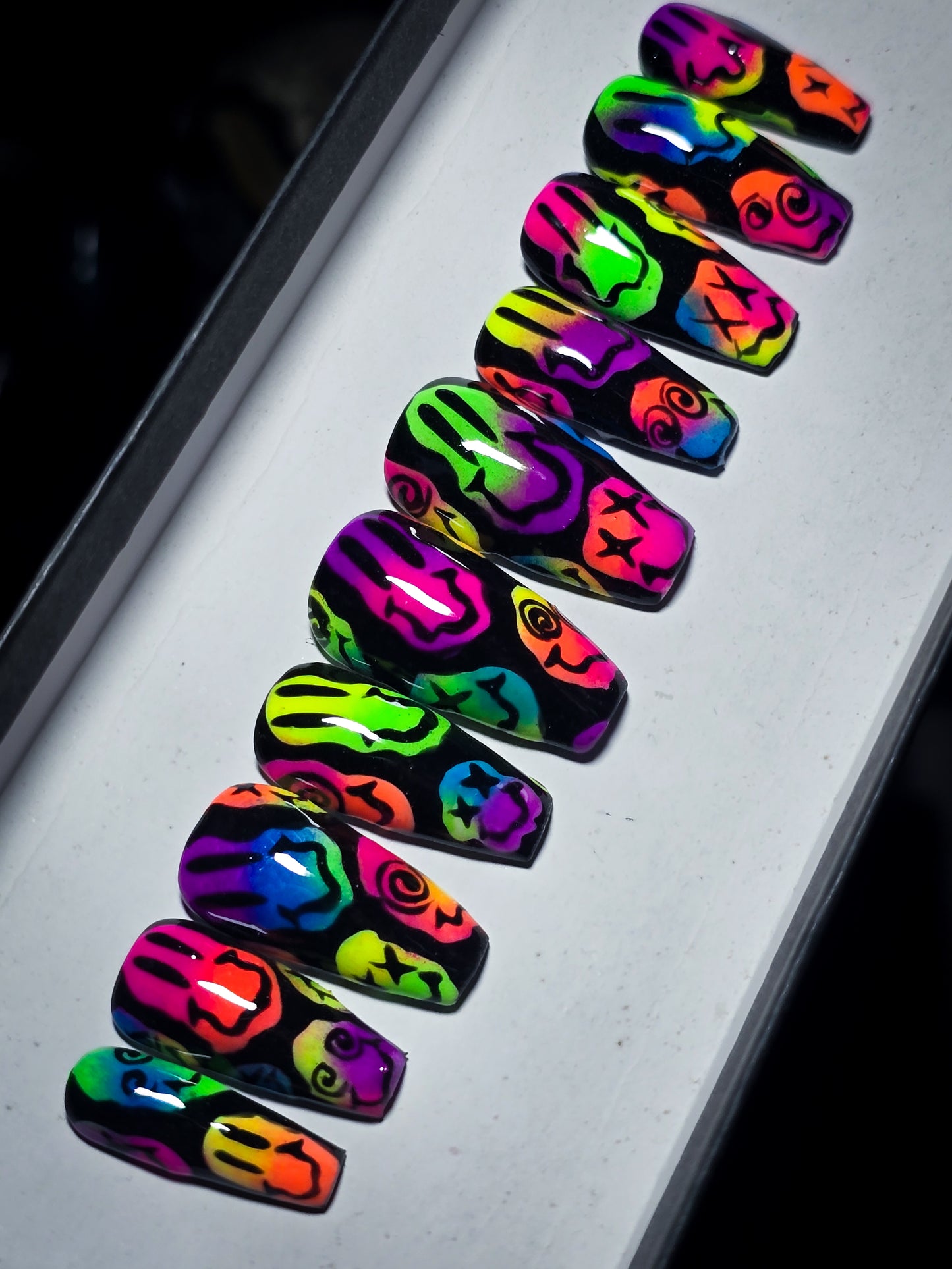 Neon Grin Press on Nail Set