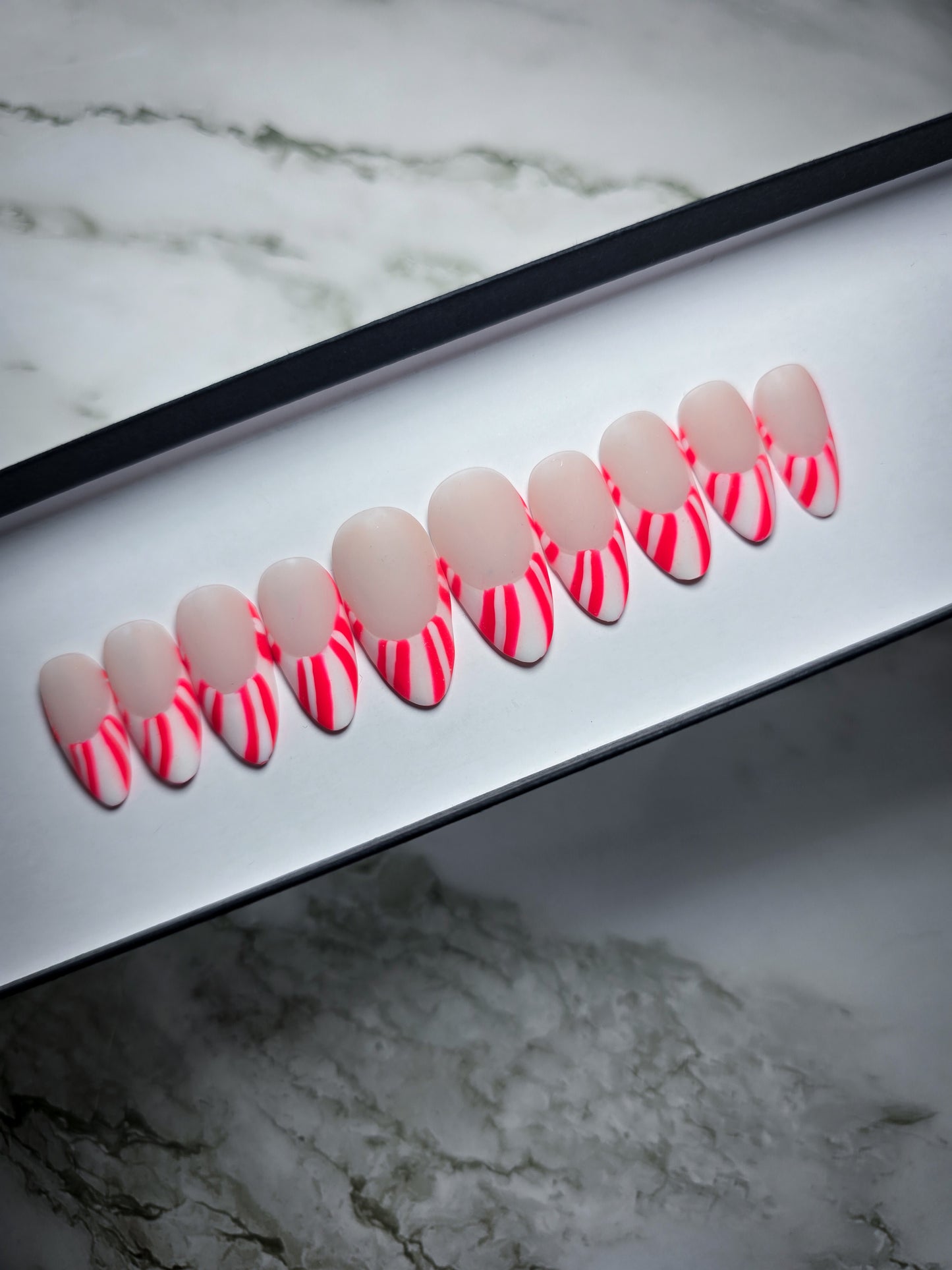 Peppermint Glow Press on Nails  (glow in the dark)