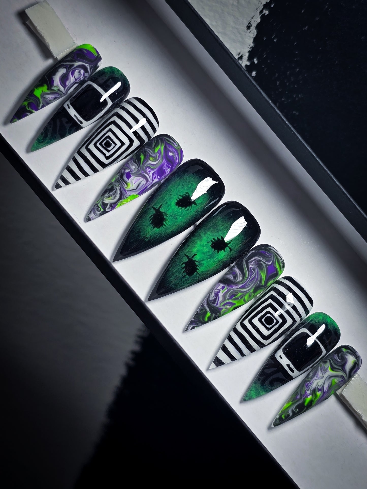 Ghost Hunter (Thermal & Glow) Press on Nail Set