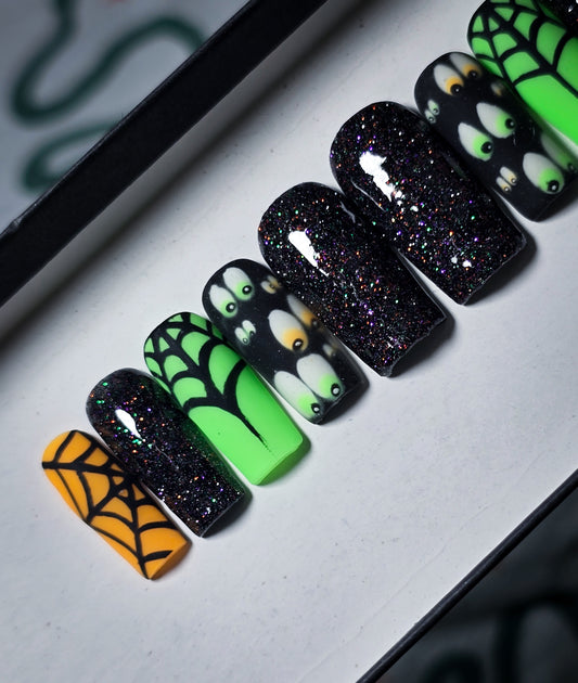 Ghostly Gaze Press on Nail Set (Glow in the Dark)