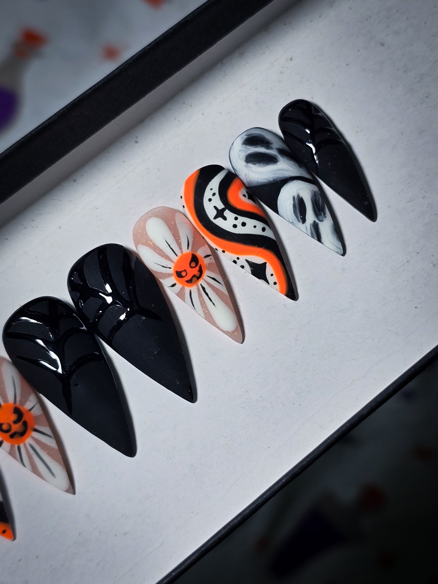 Groovy Ghouls Press on Nail Set (Glow in the dark)