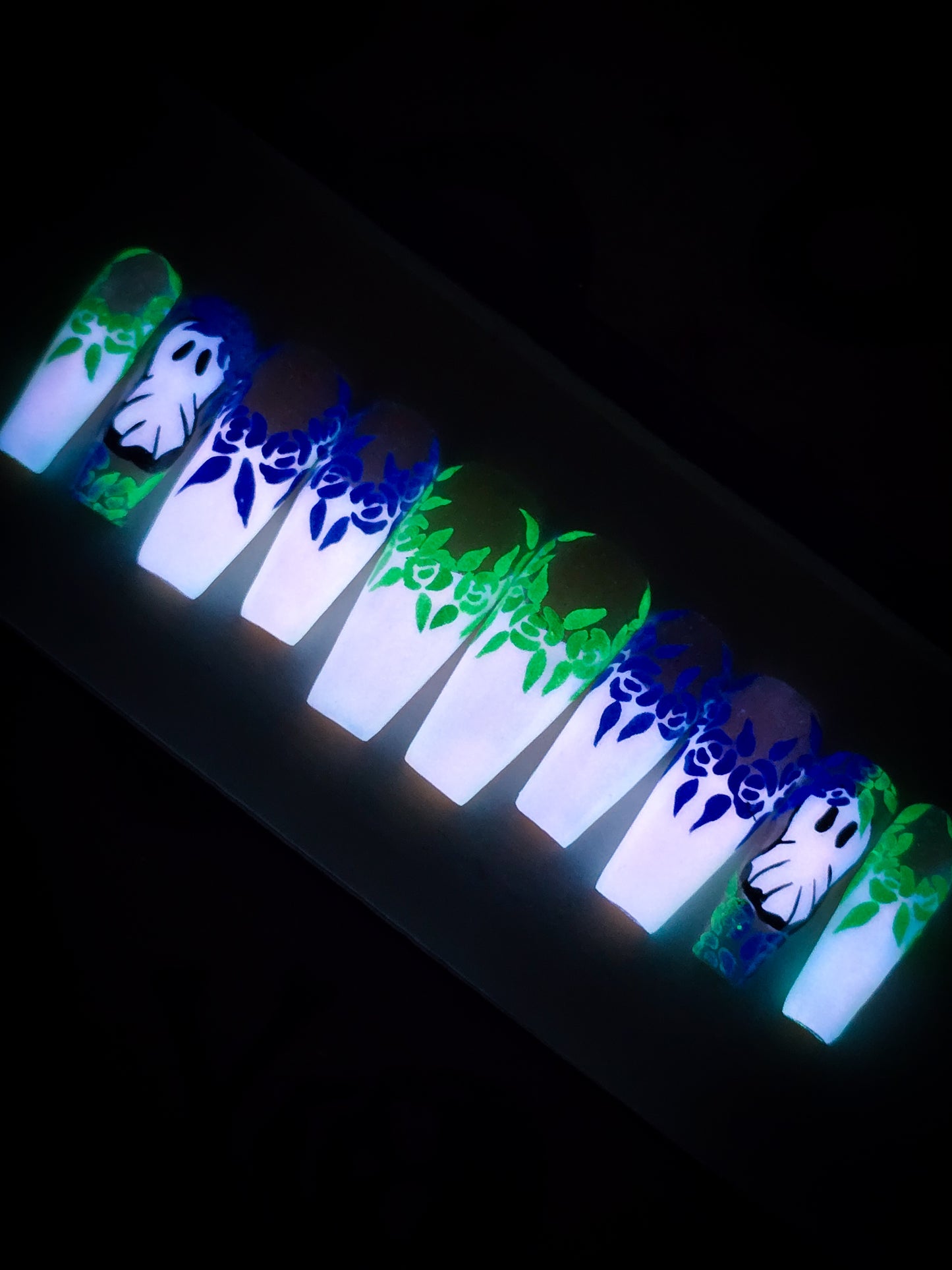 Gothic Glow Press on Nail Set (Glow in the Dark)