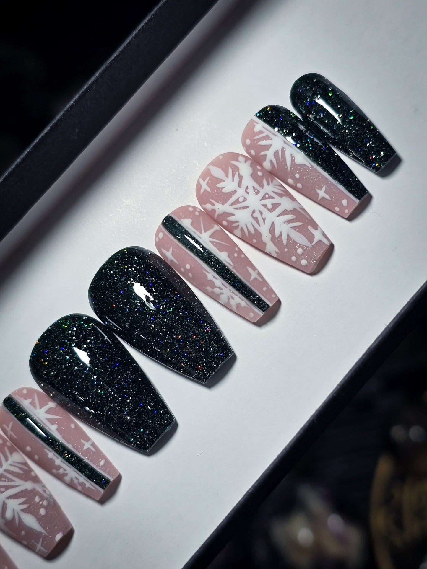 Glittering Frost Press on Nail Set