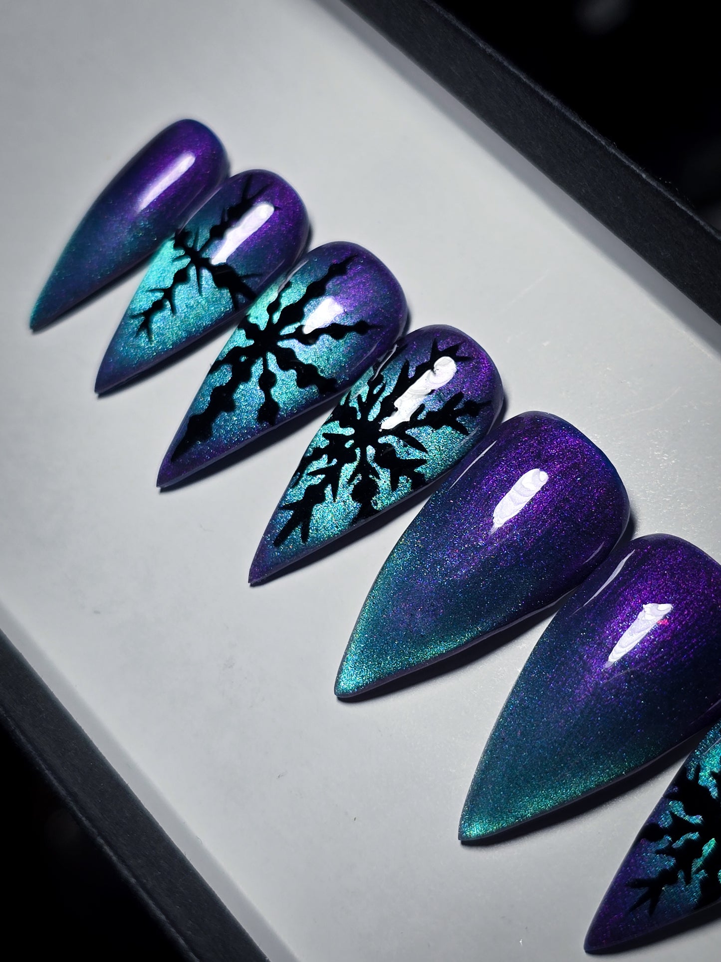 Aurora Frost Press on Nail Set