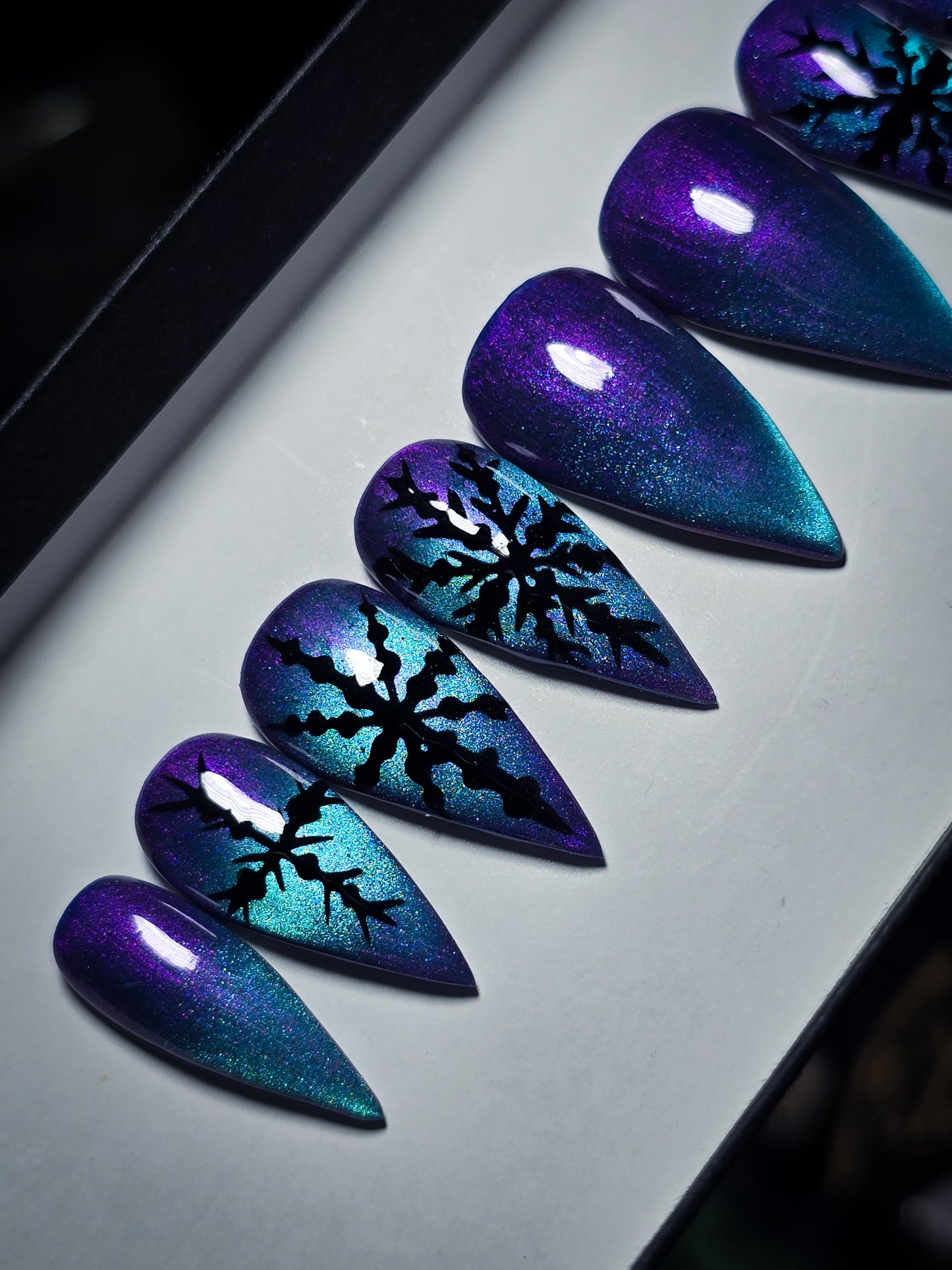 Aurora Frost Press on Nail Set