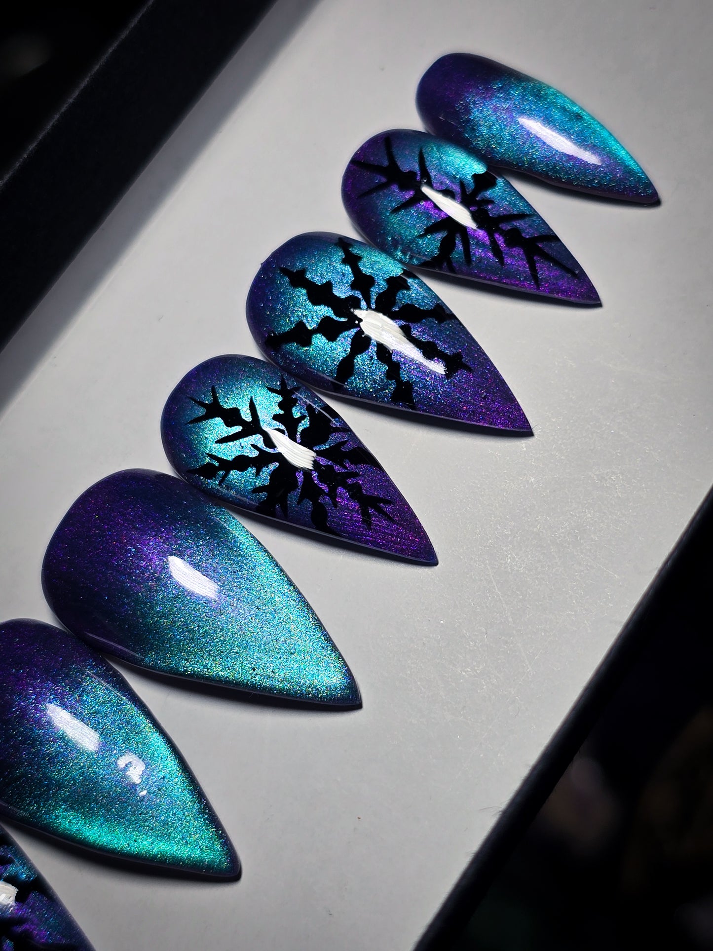 Aurora Frost Press on Nail Set